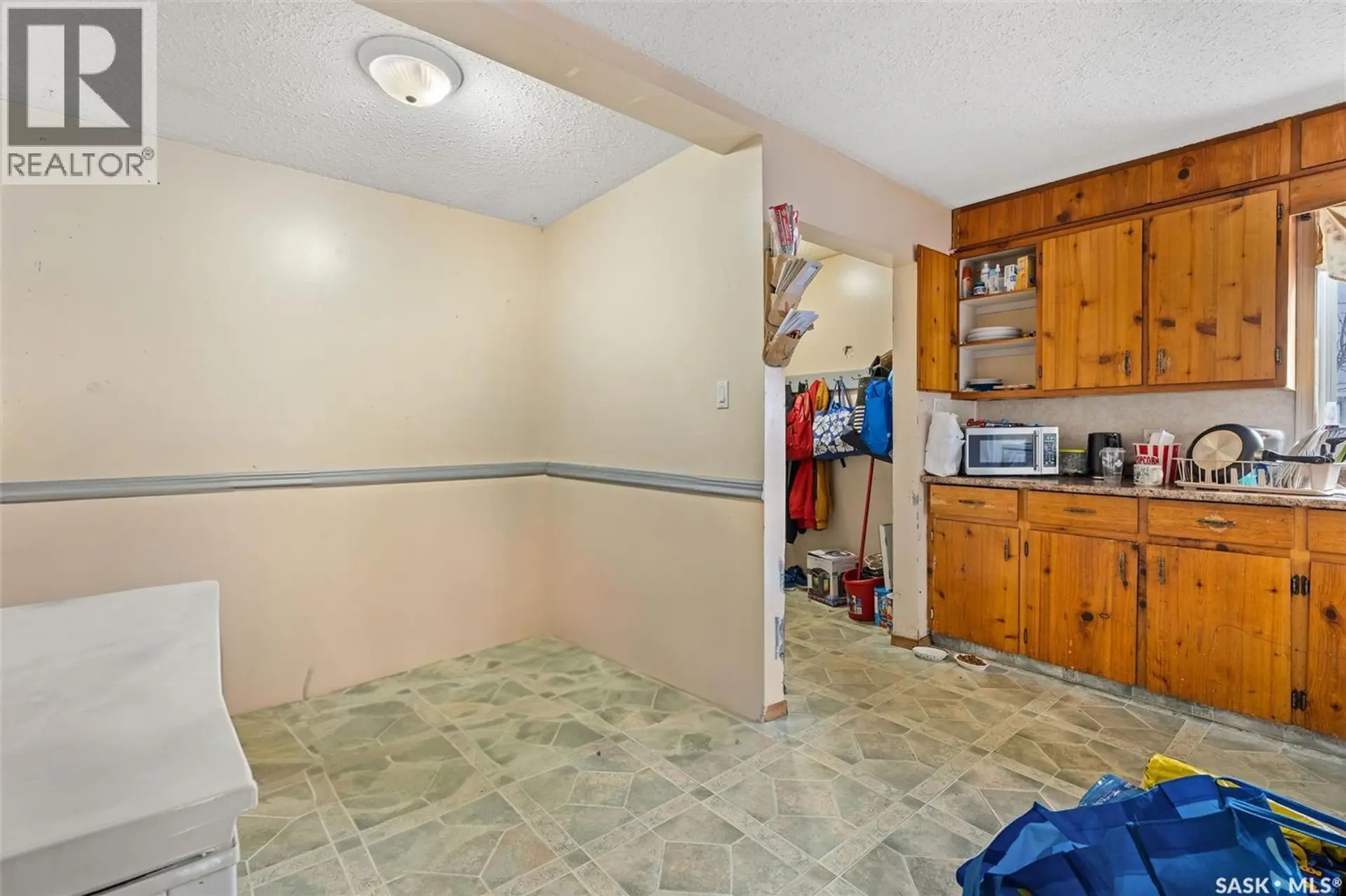 806 12TH STREET W - Image 10