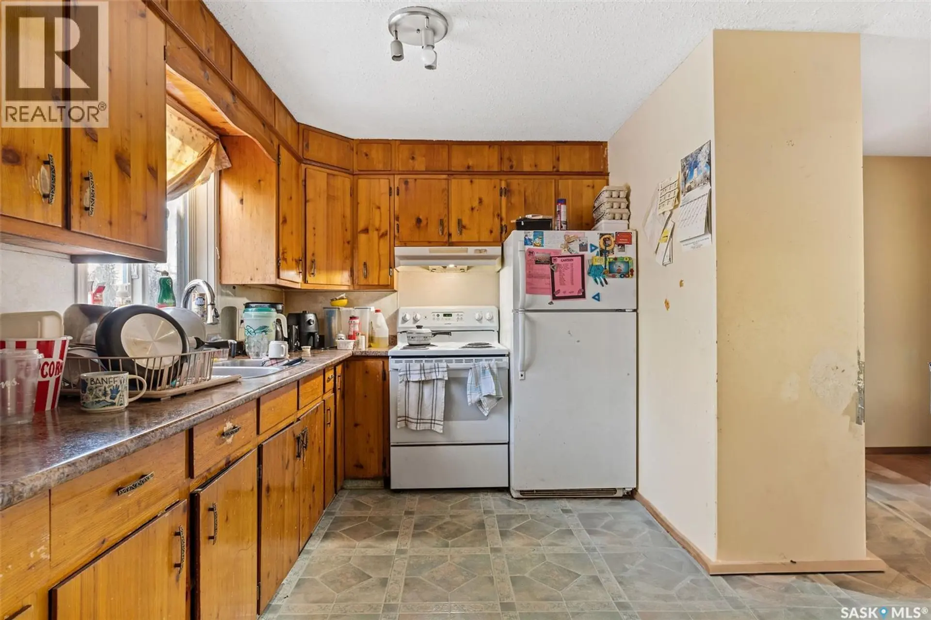806 12TH STREET W - Image 8
