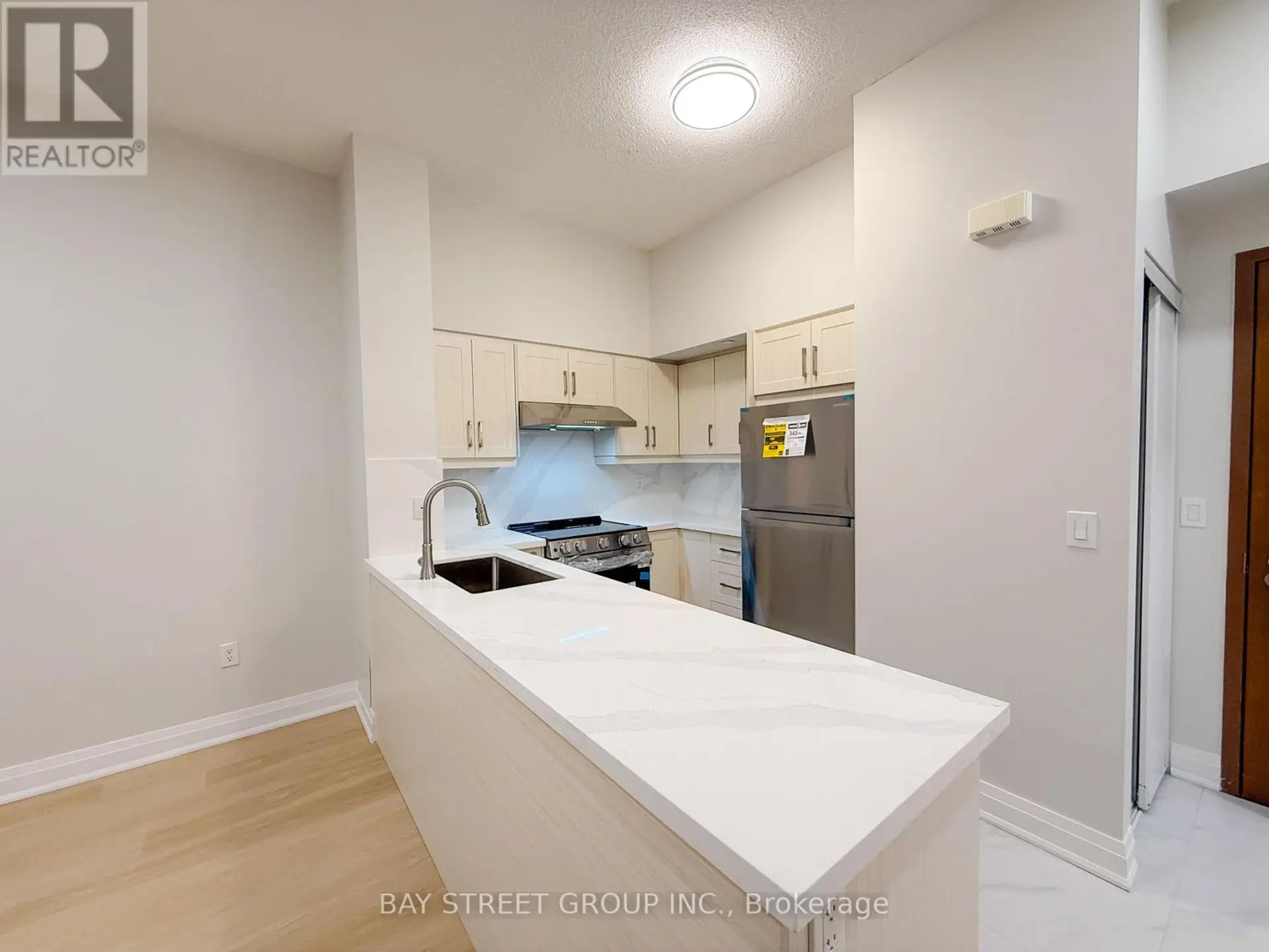 #218 1038 MCNICOLL AVENUE - Image 3