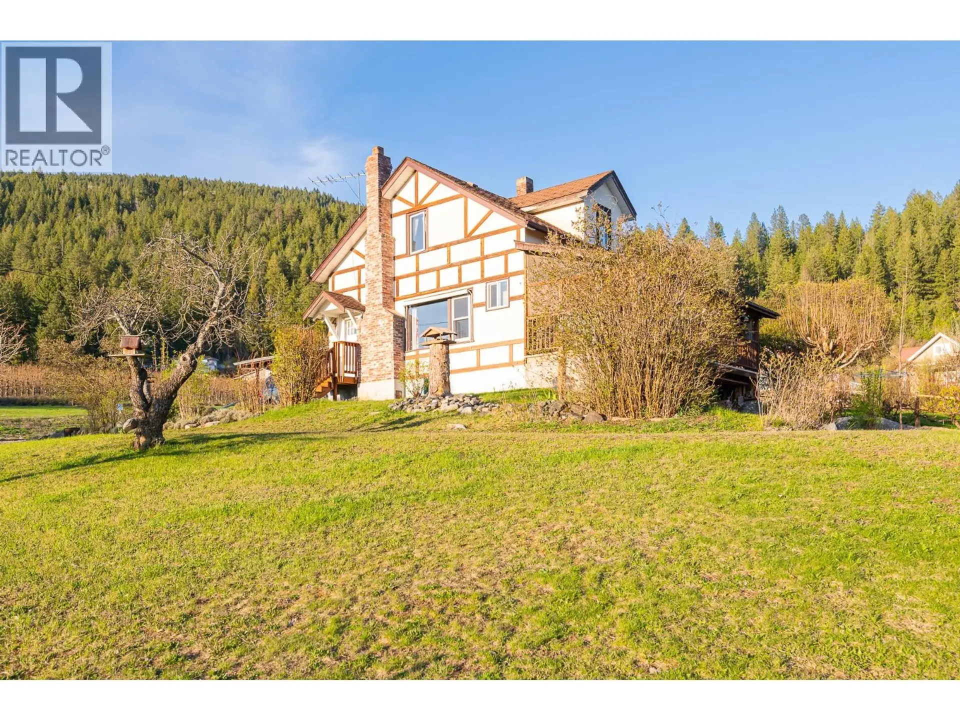 Property at 1843 McLaren Street, Creston, BC
