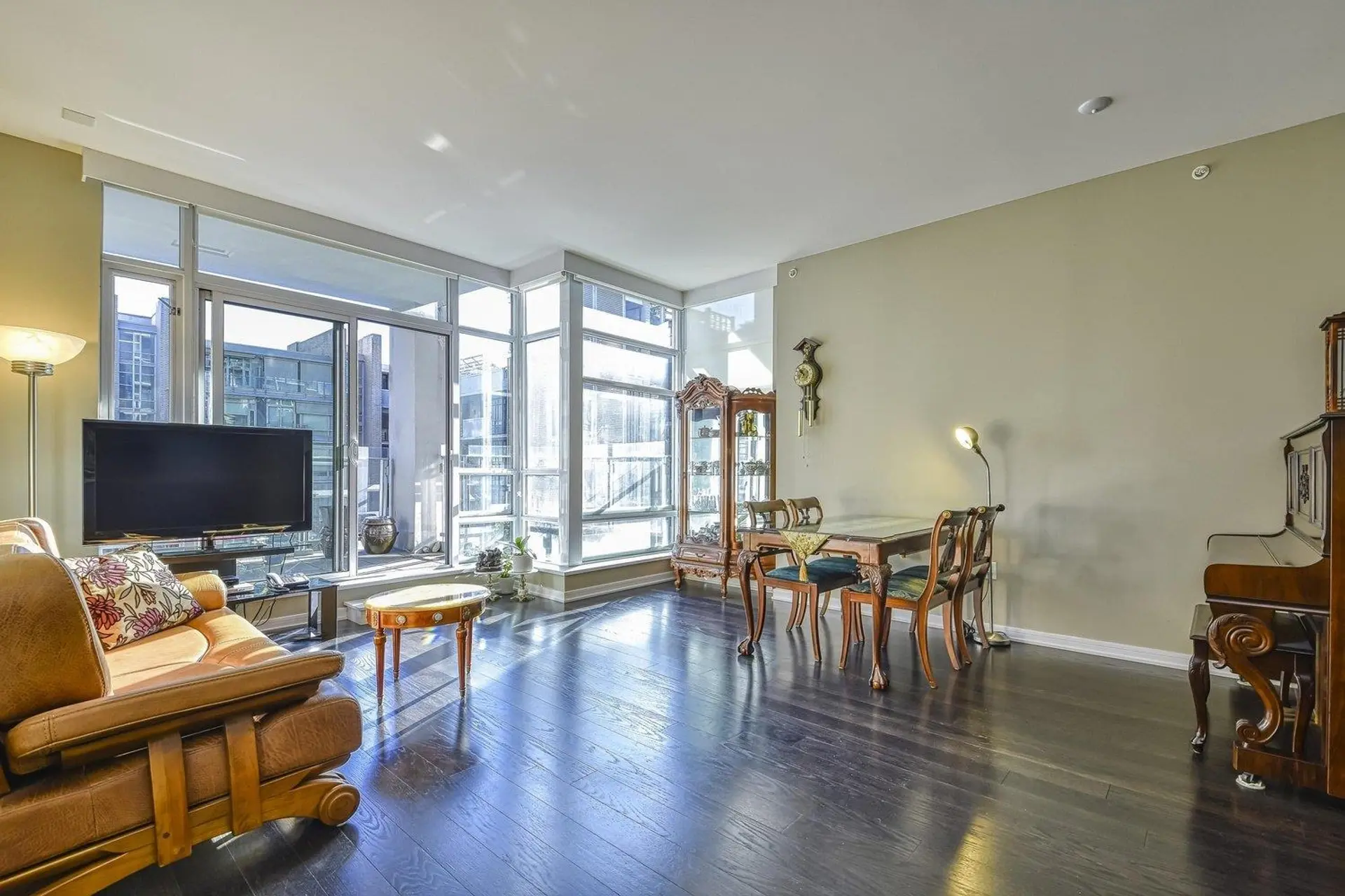 #310 1616 Columbia Street - Image 2