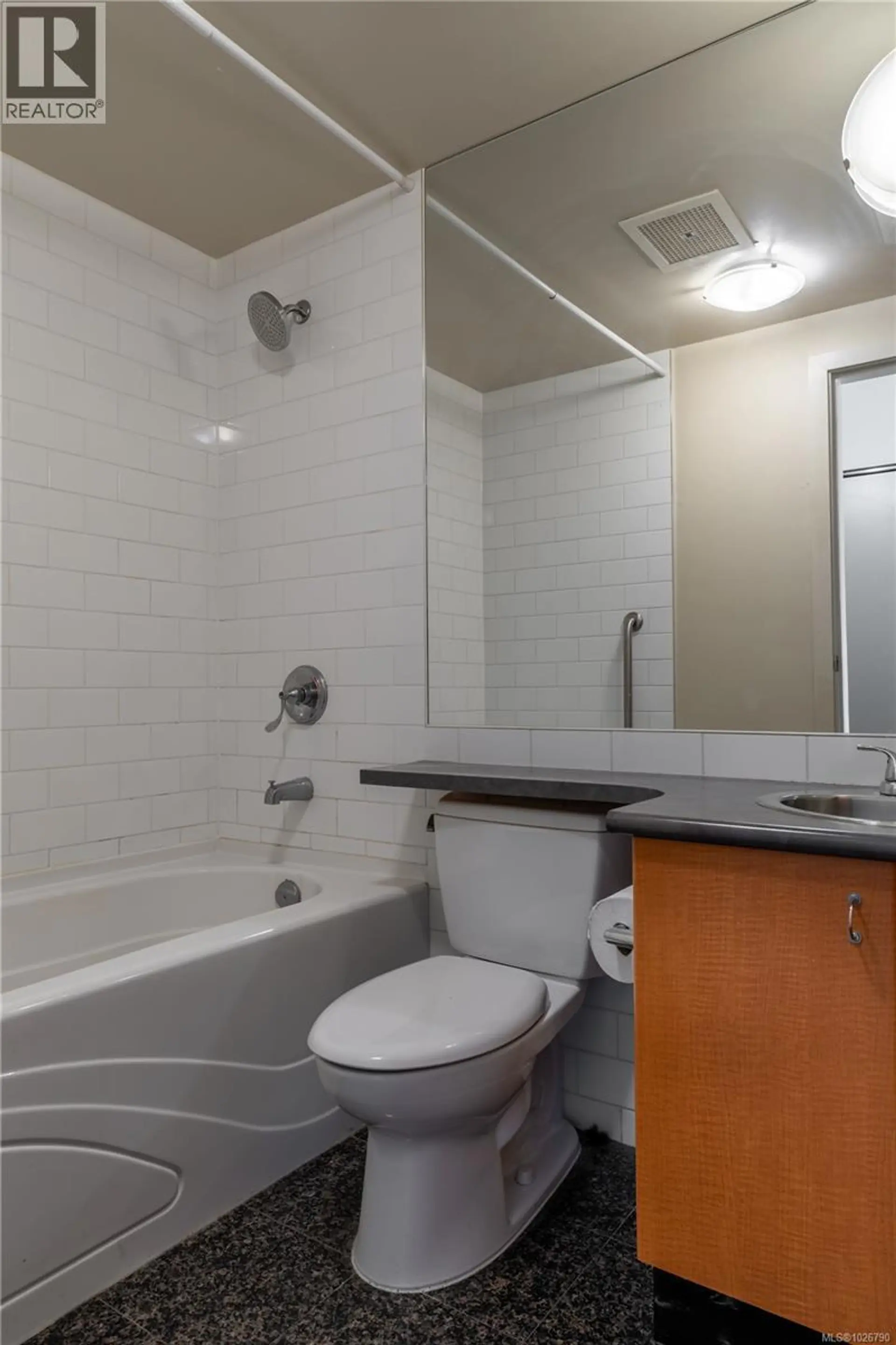 #419 409 Swift St - Image 9