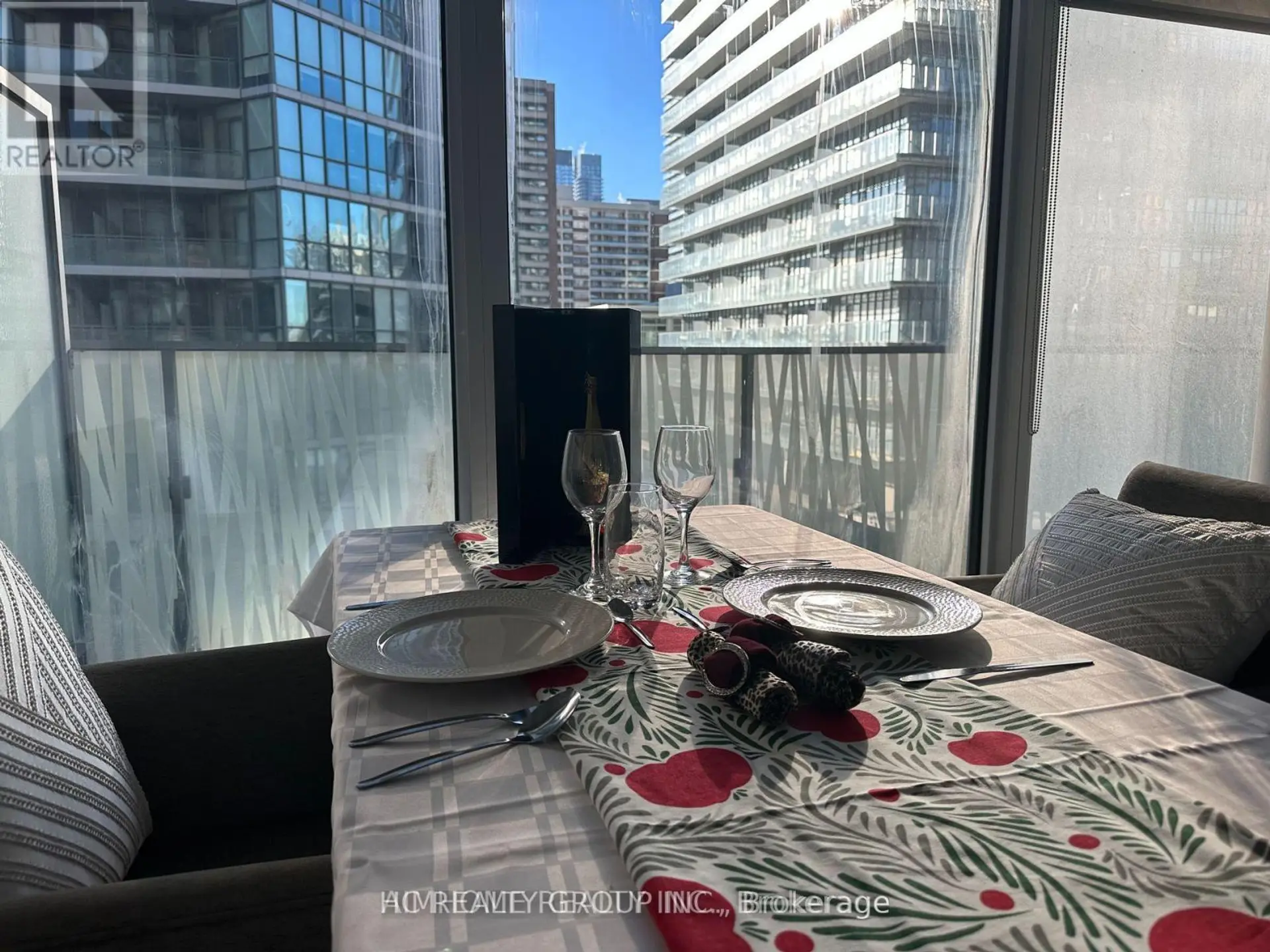 #904 42 CHARLES STREET - Image 10