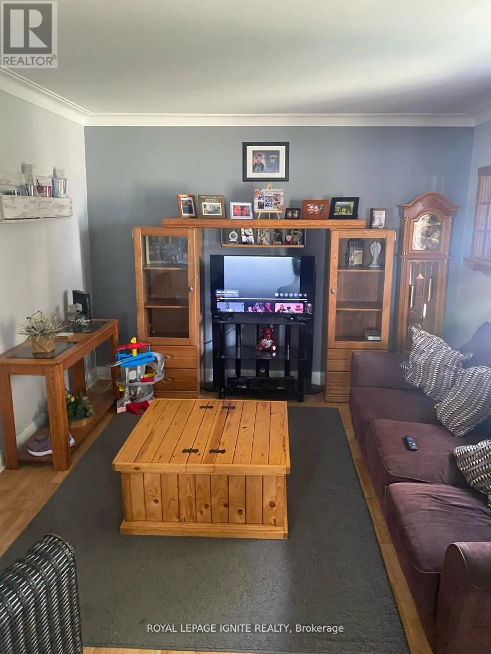 812 CHELSEA CRESCENT - Image 3