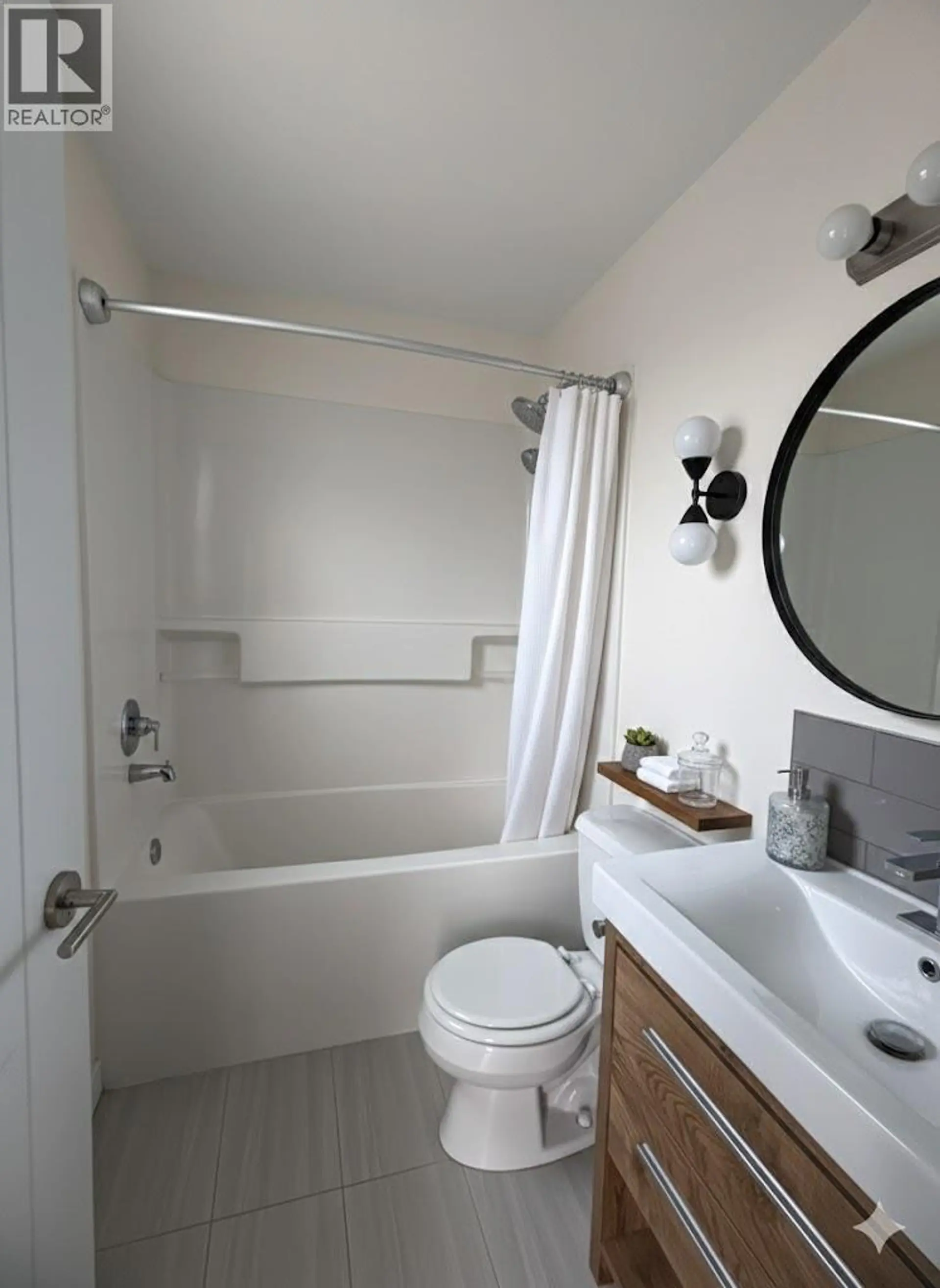 #207 3155 Gordon Drive - Image 6
