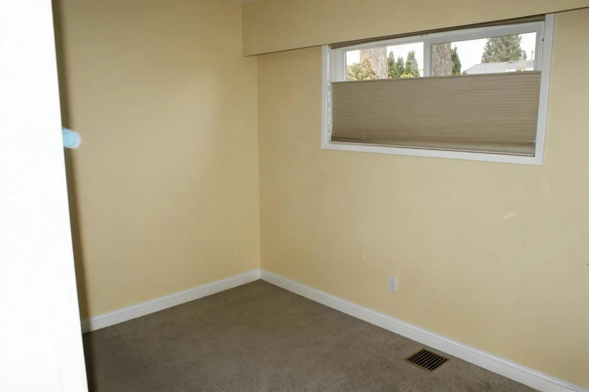 8722 154a Street - Image 9