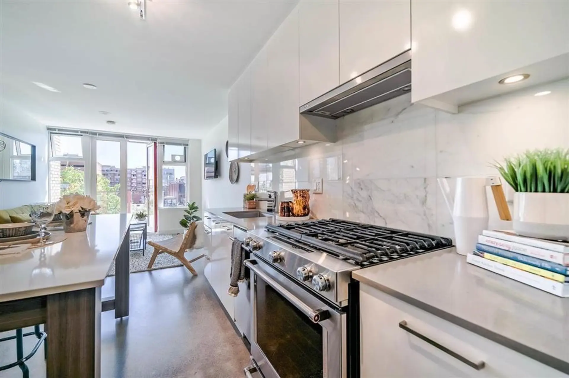 #404 231 E Pender Street - Image 5