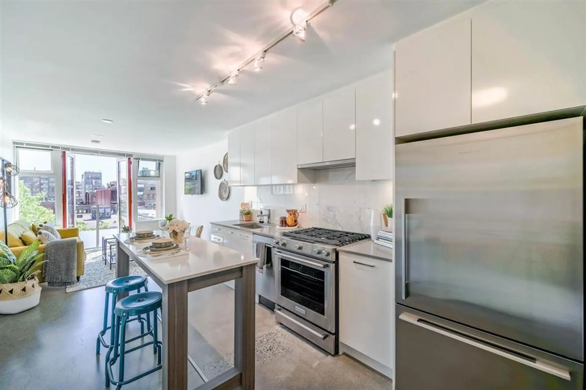 #404 231 E Pender Street - Image 4