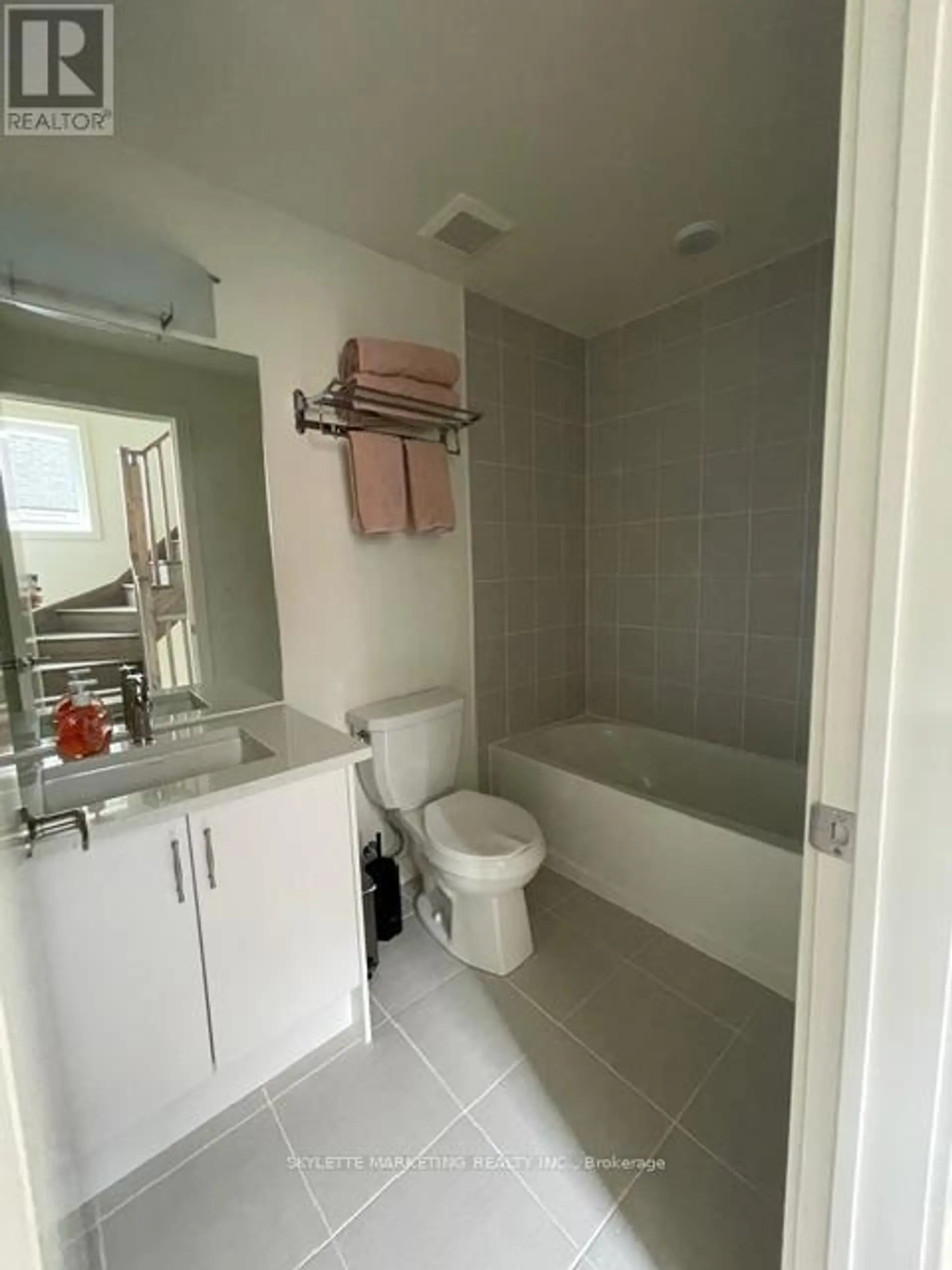 #67 370B RED MAPLE ROAD - Image 12