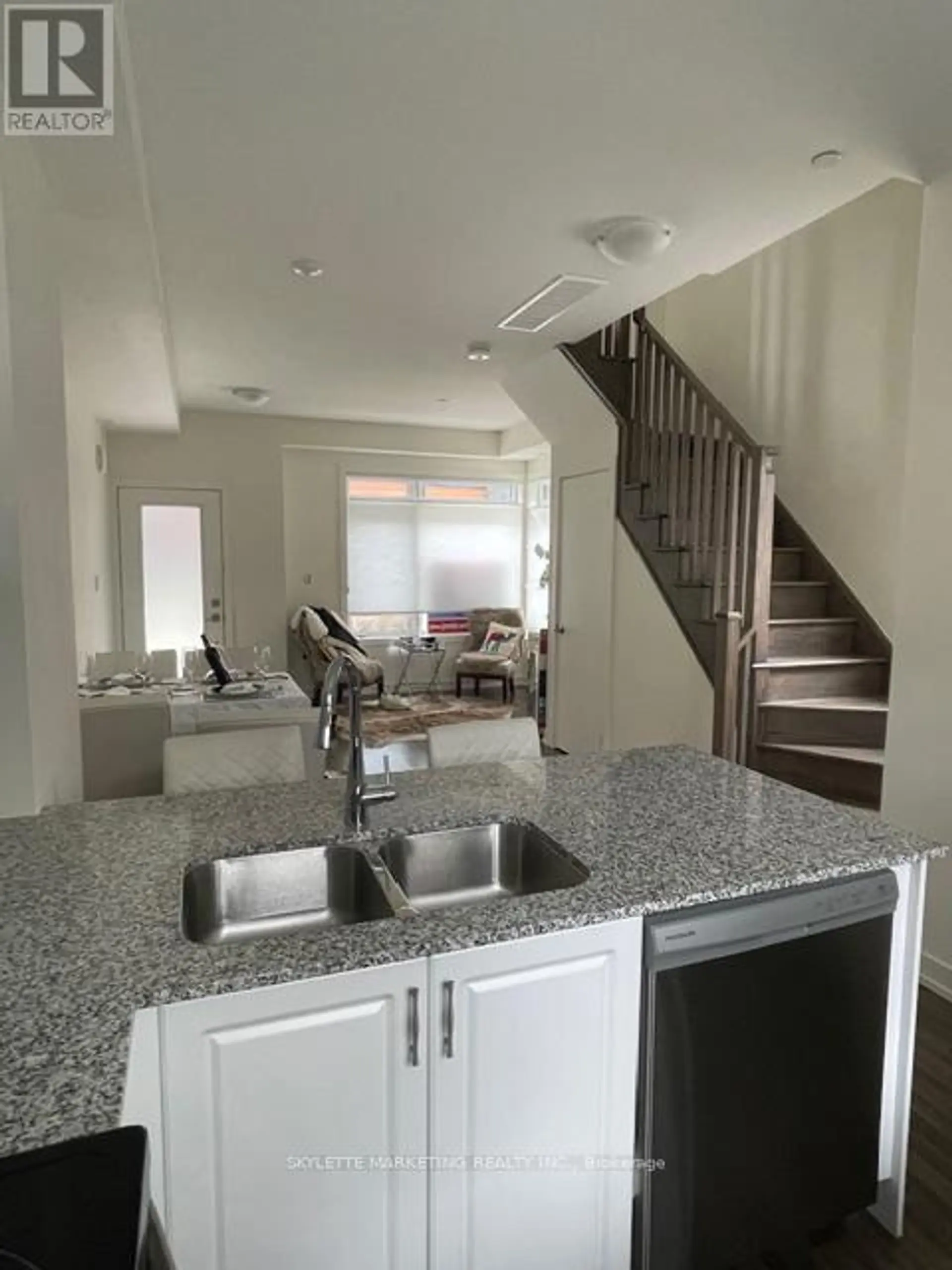 #67 370B RED MAPLE ROAD - Image 6
