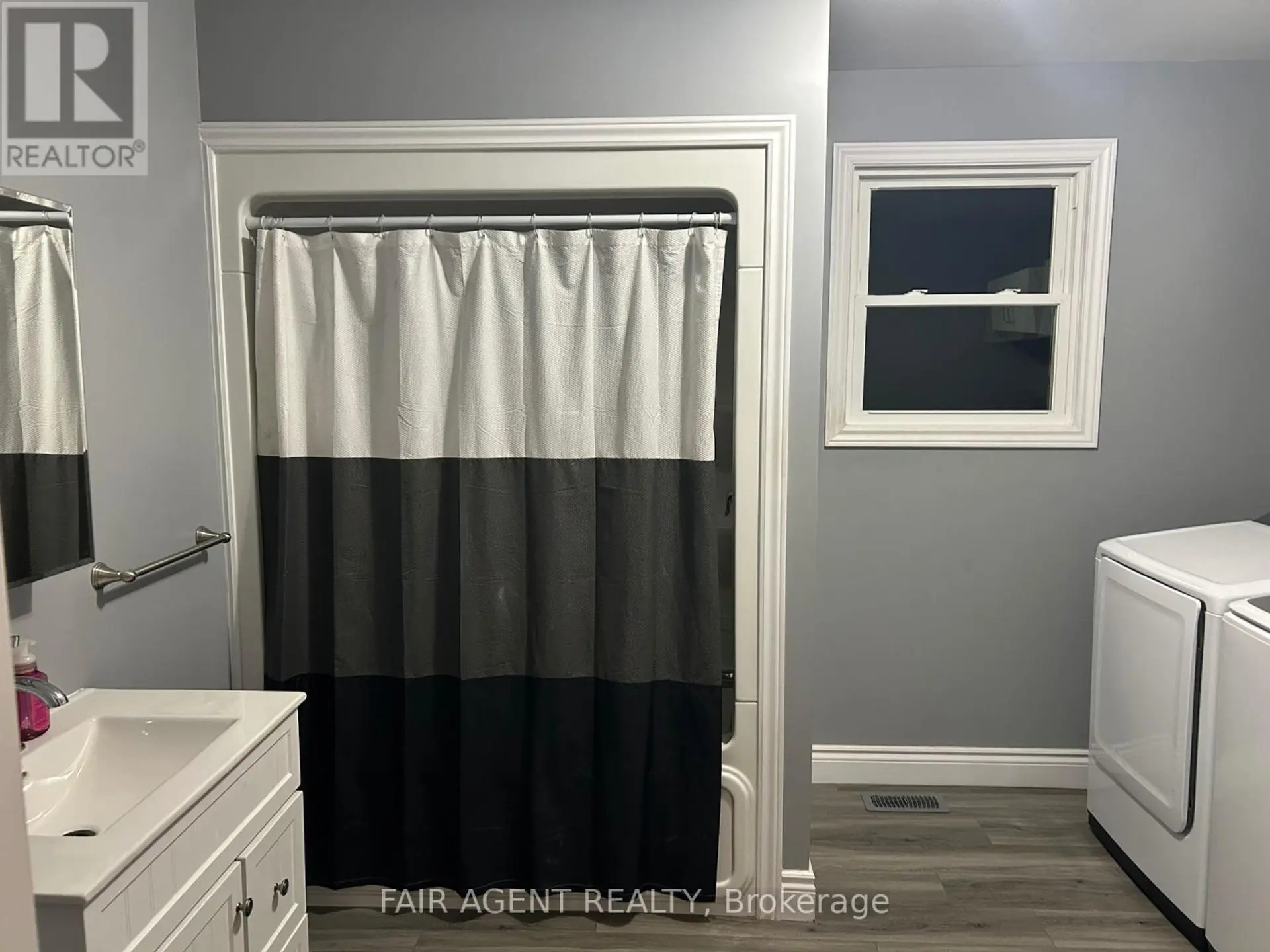 81 BANK STREET S - Image 6