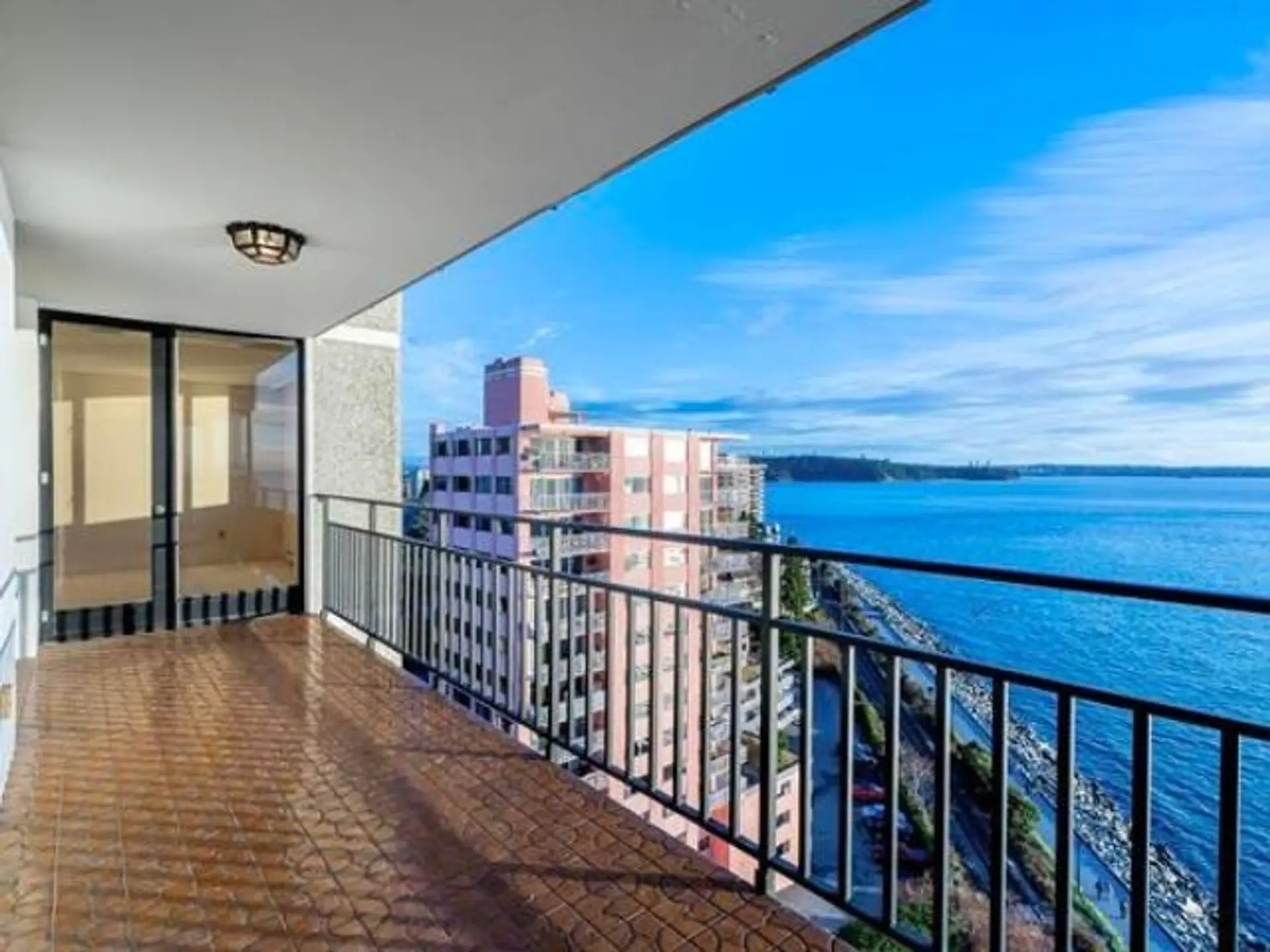 #1401 2240 Bellevue Avenue - Image 3