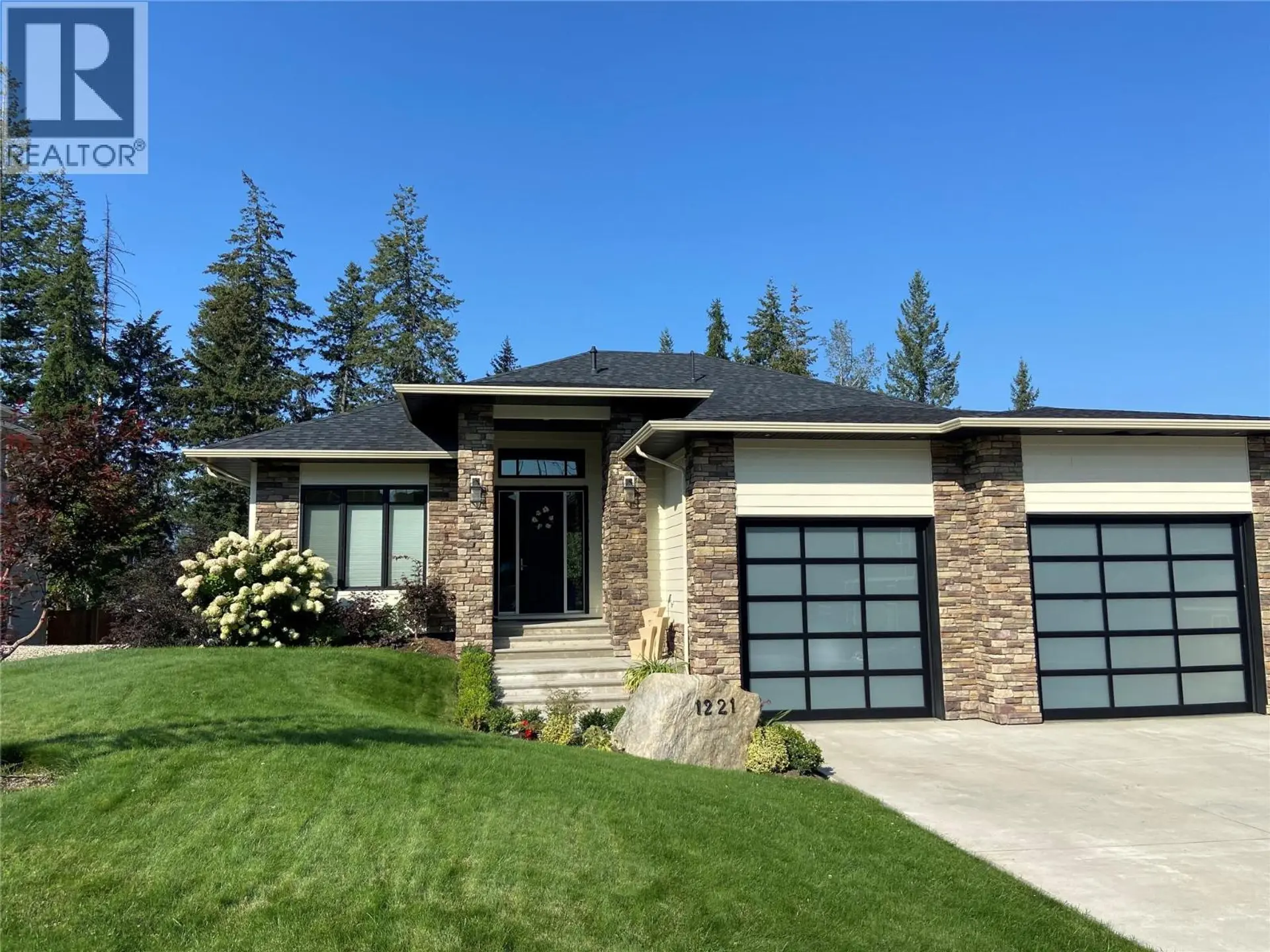Property at 1221 23 Street SE, Salmon Arm, BC