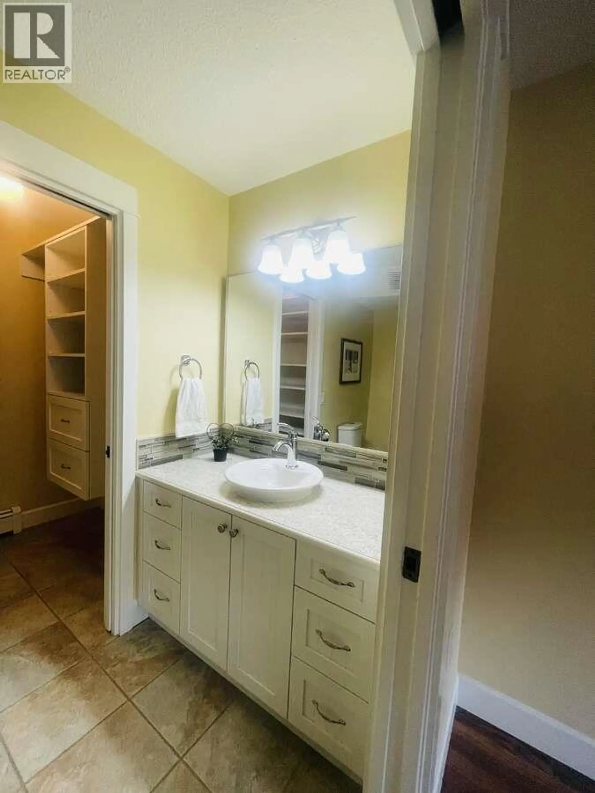 #106 4340 Beach Avenue - Image 18