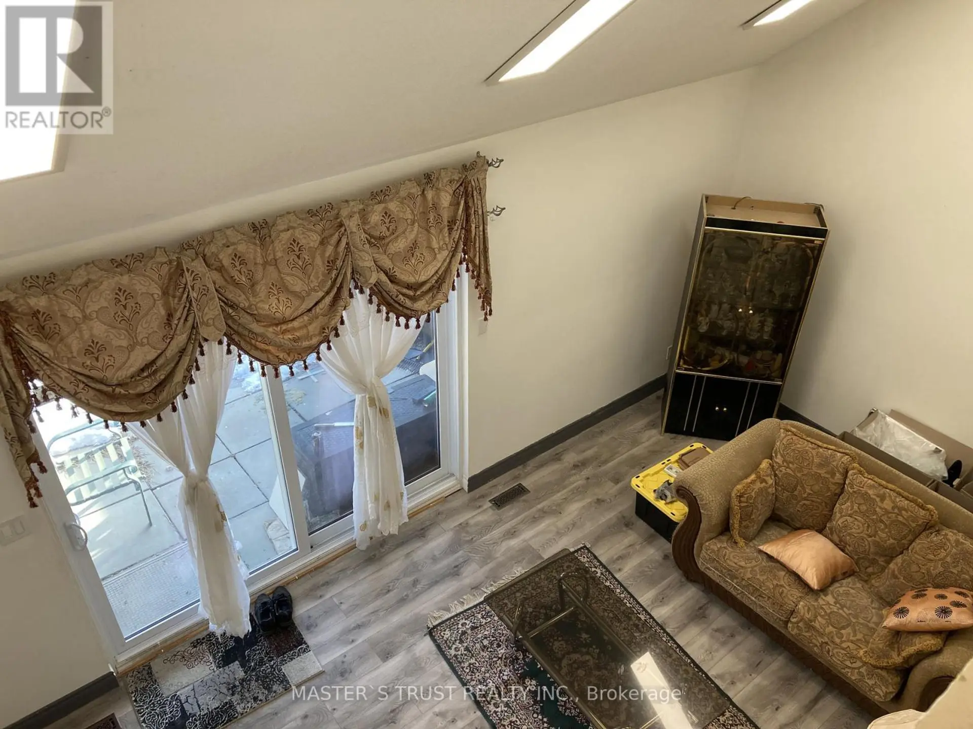 ##6 374 DRIFTWOOD AVENUE - Image 4