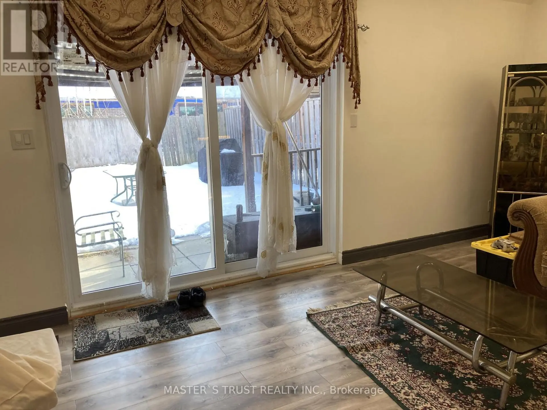 ##6 374 DRIFTWOOD AVENUE - Image 1