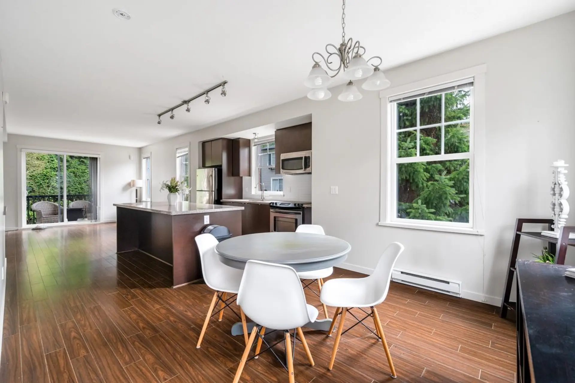 #32 102 Fraser Street - Image 4