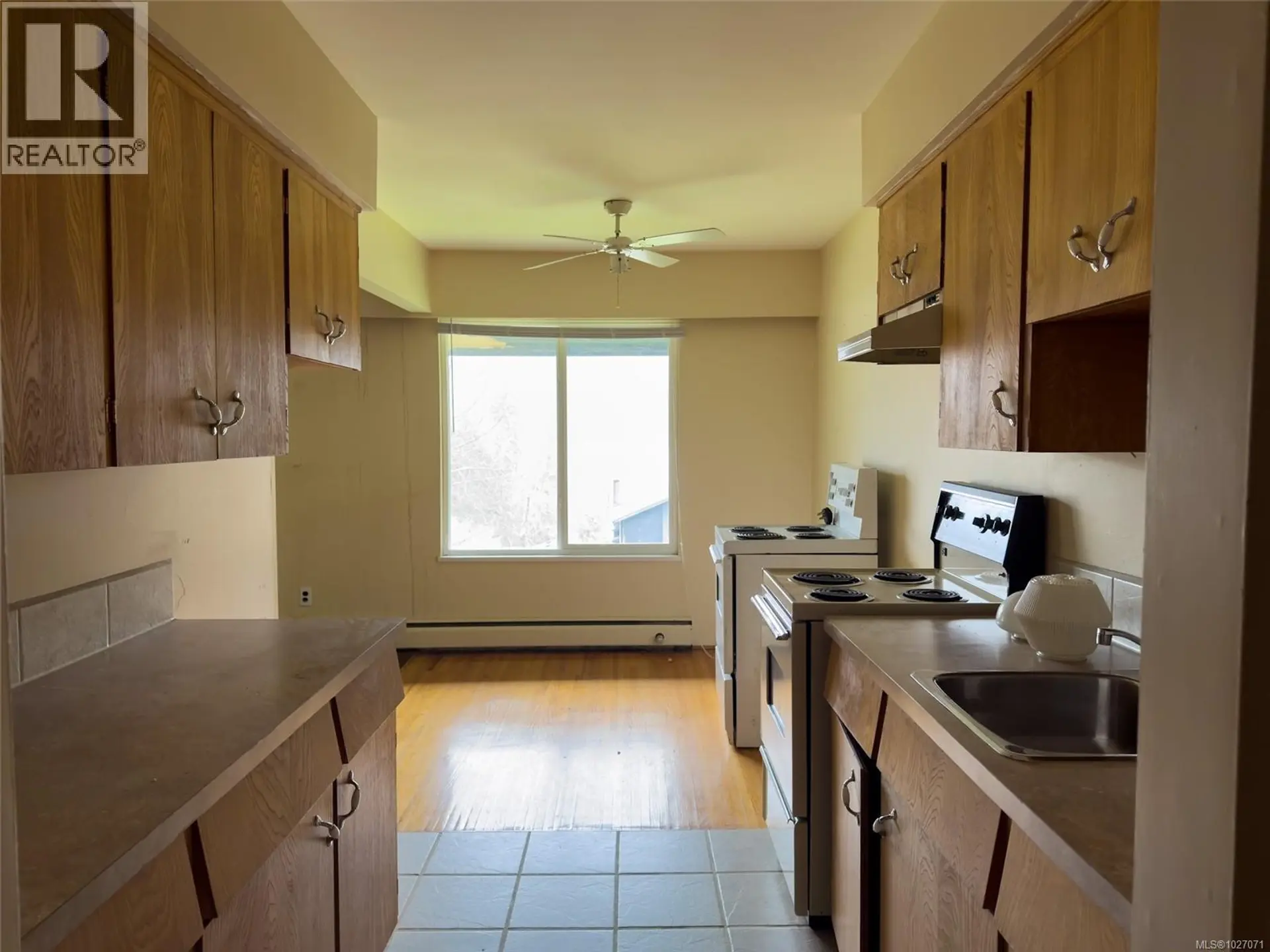#403 1083 Maquinna Ave - Image 4