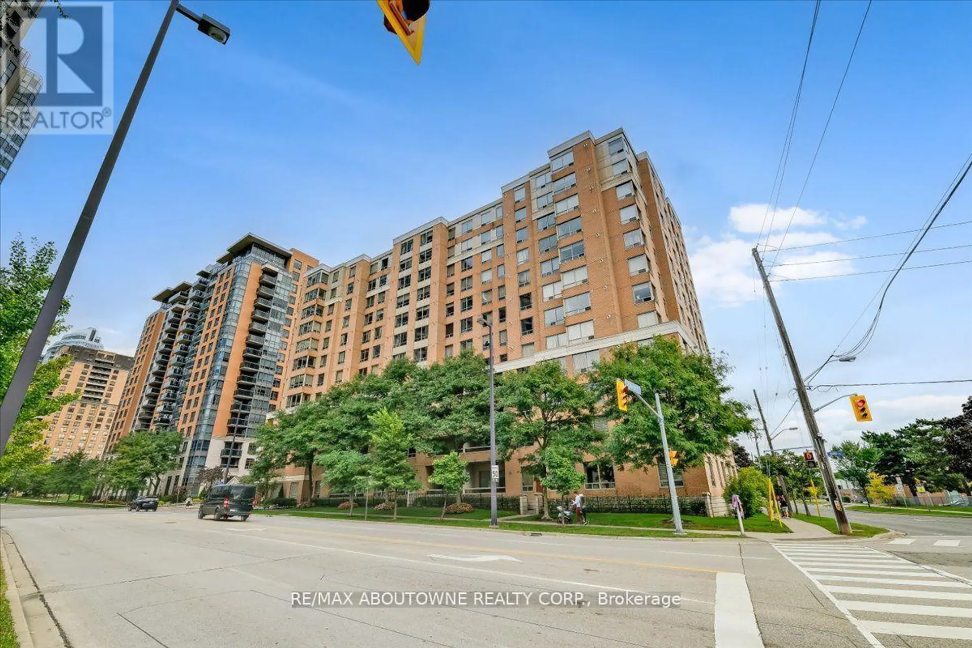 #302 88 GRANDVIEW WAY - Image 1
