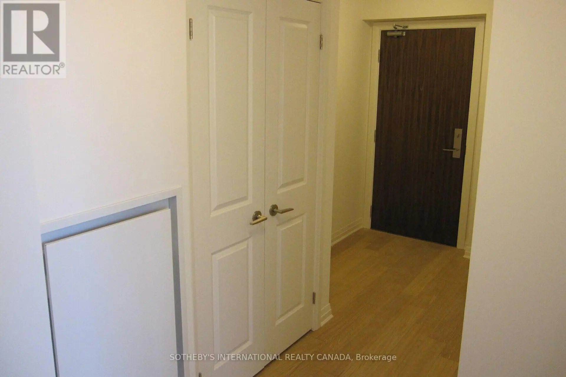 #1102 8 MERCER STREET - Image 2