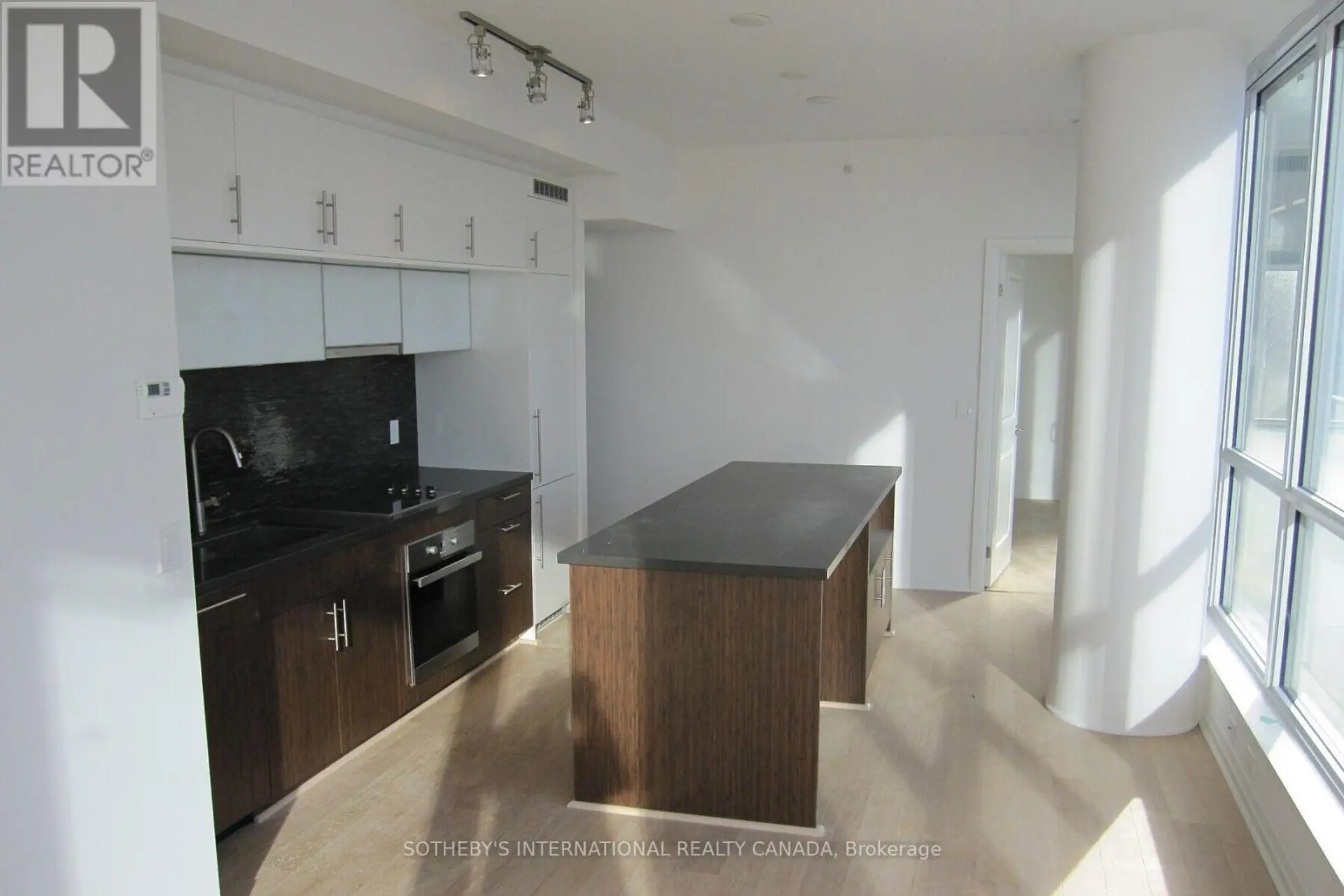 #1102 8 MERCER STREET - Image 3