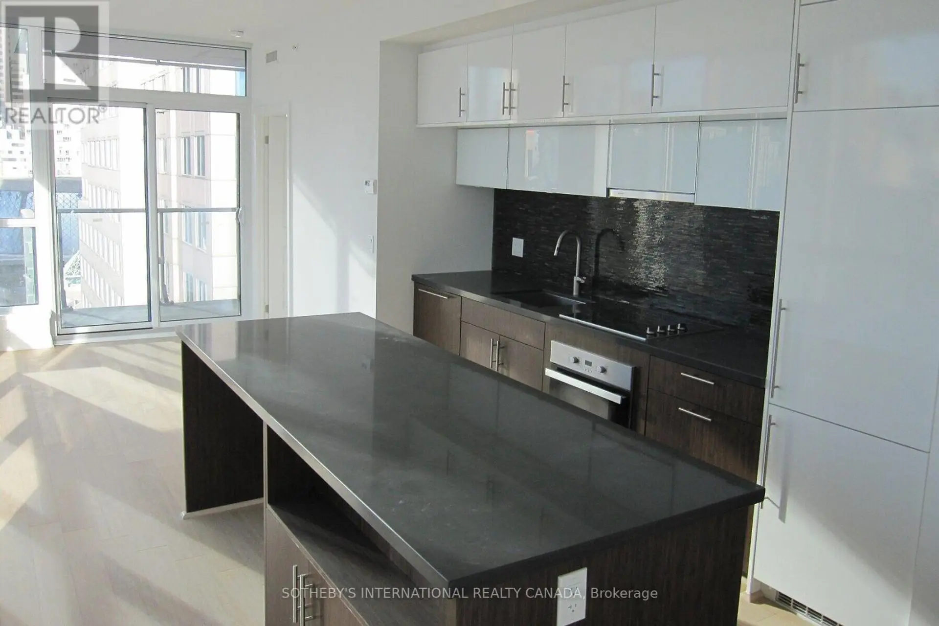#1102 8 MERCER STREET - Image 4