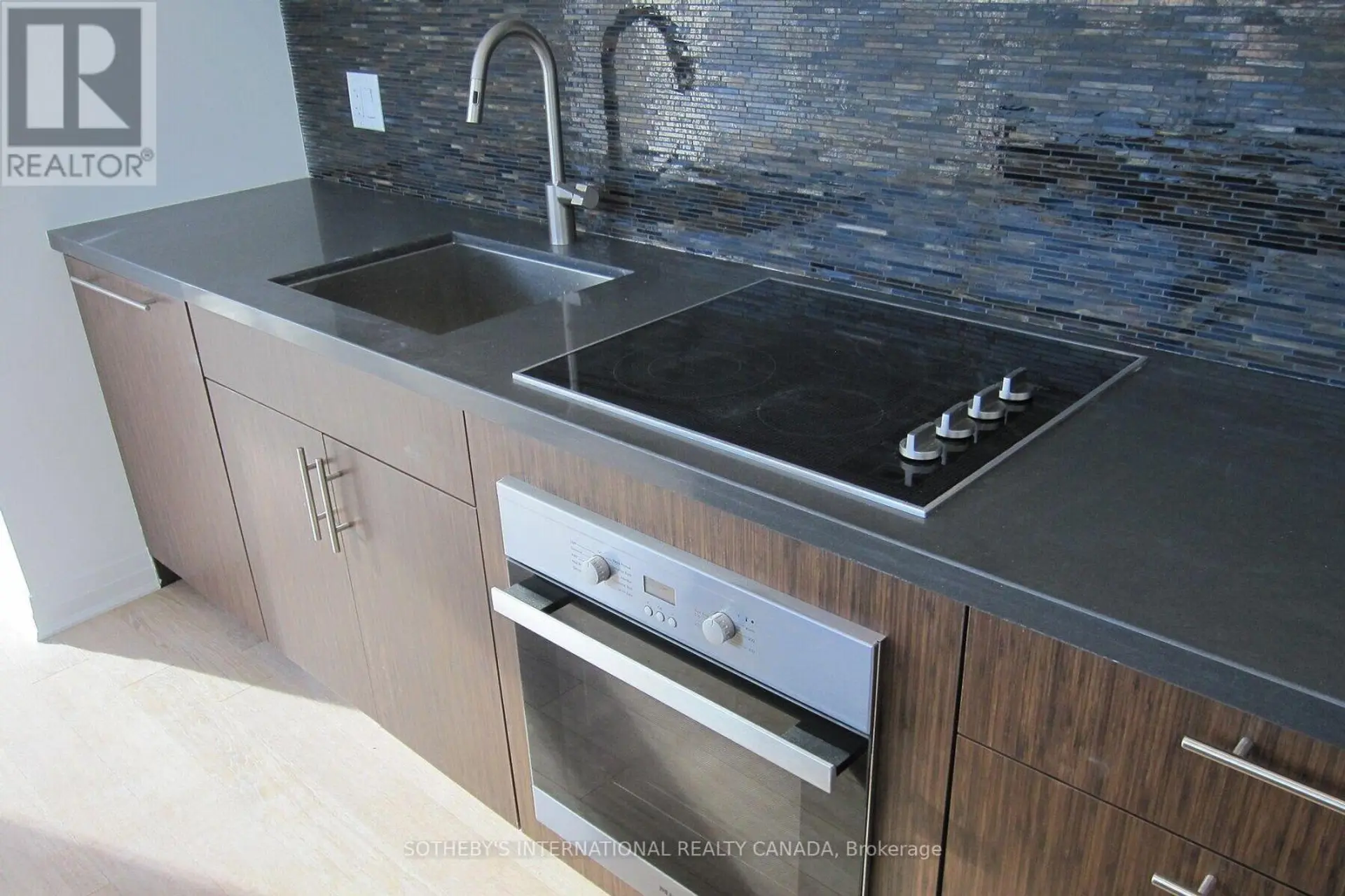 #1102 8 MERCER STREET - Image 6