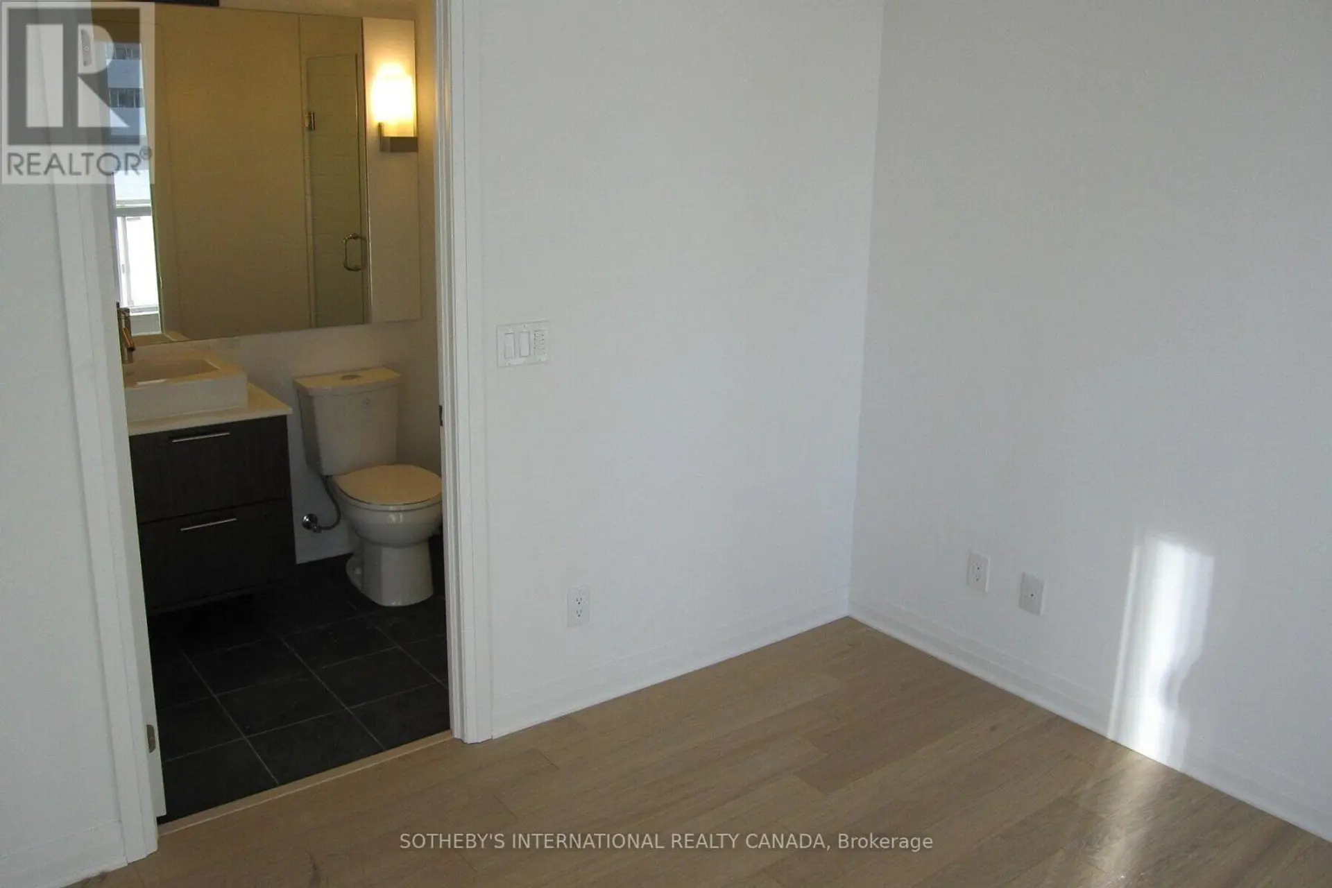 #1102 8 MERCER STREET - Image 9