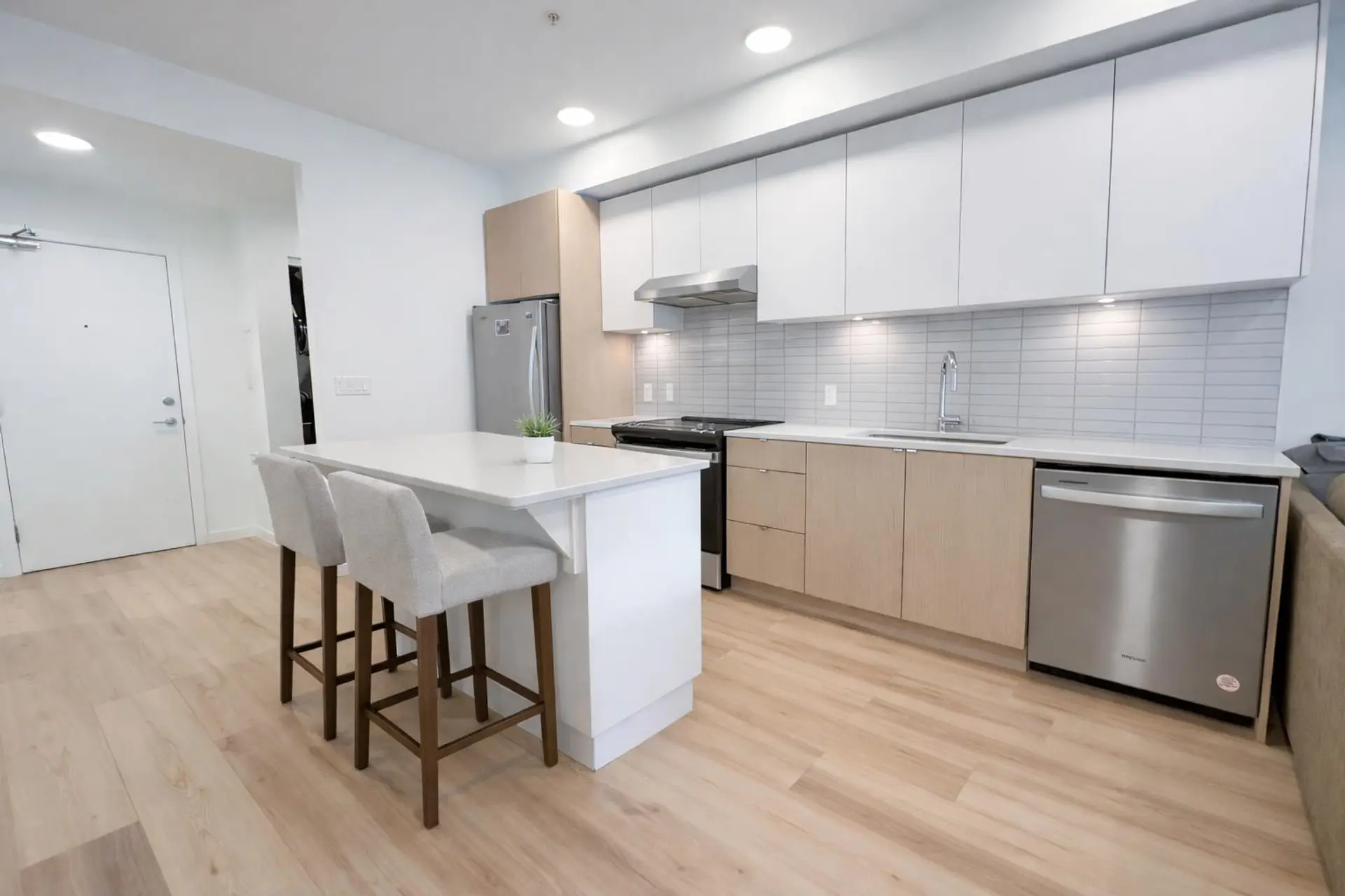 #405 37994 Second Avenue - Image 4