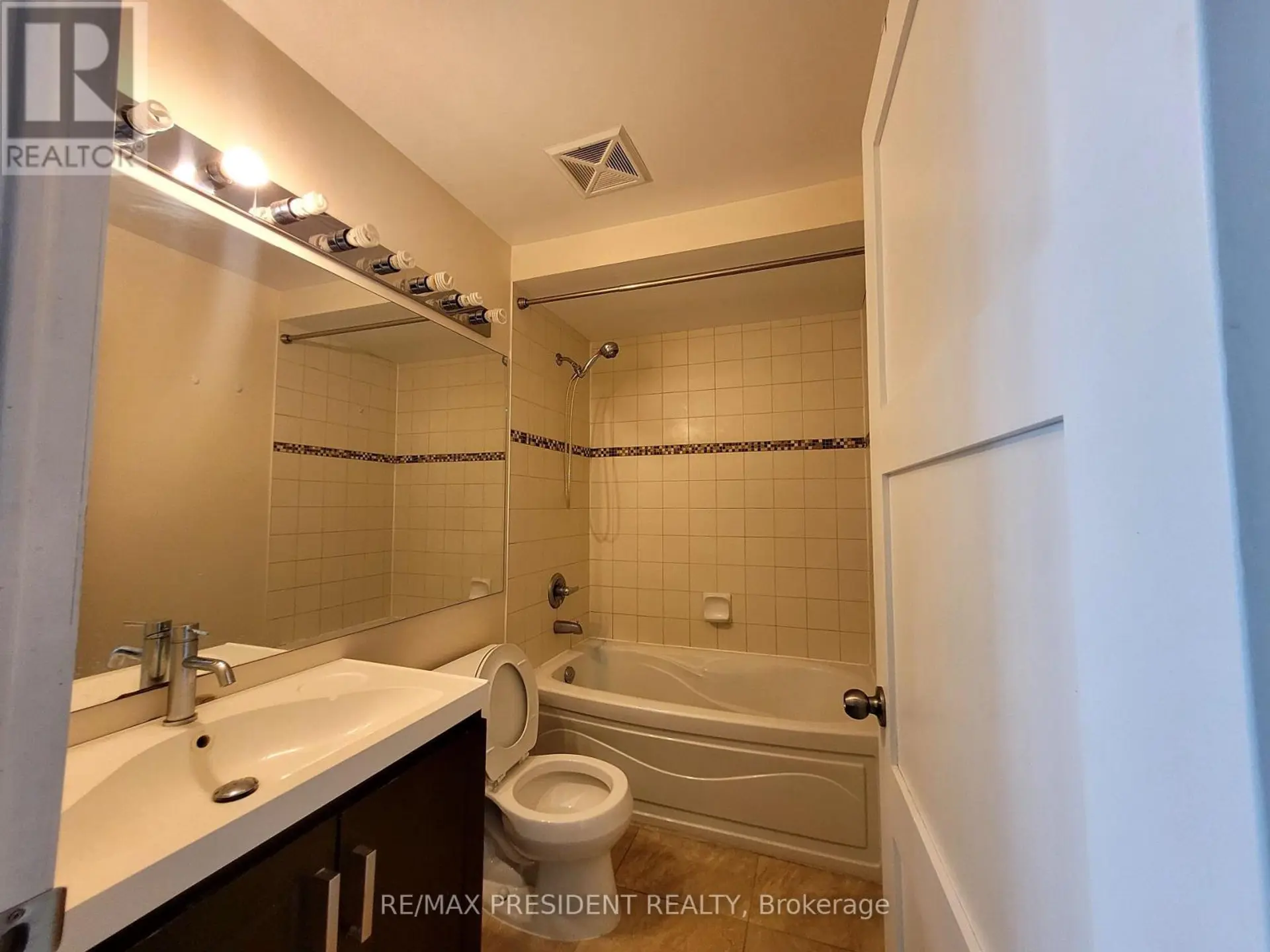 #801 3504 HURONTARIO STREET - Image 5