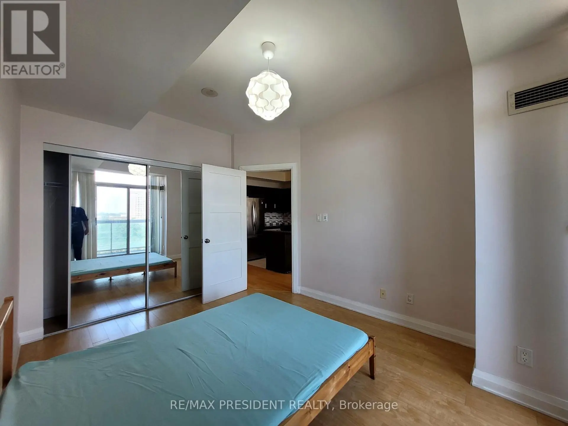 #801 3504 HURONTARIO STREET - Image 9