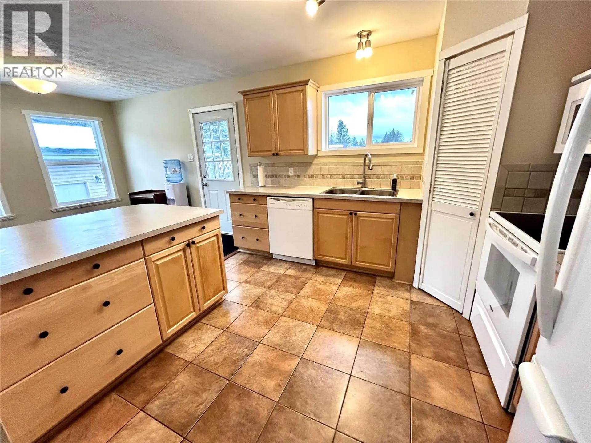 404 Willow Drive - Image 6