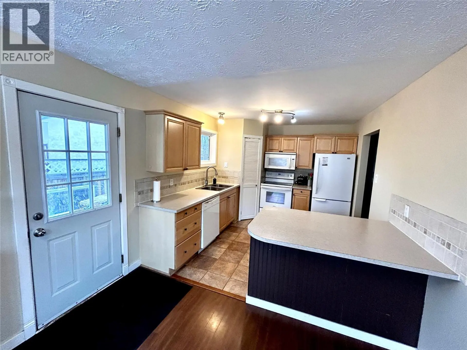 404 Willow Drive - Image 5