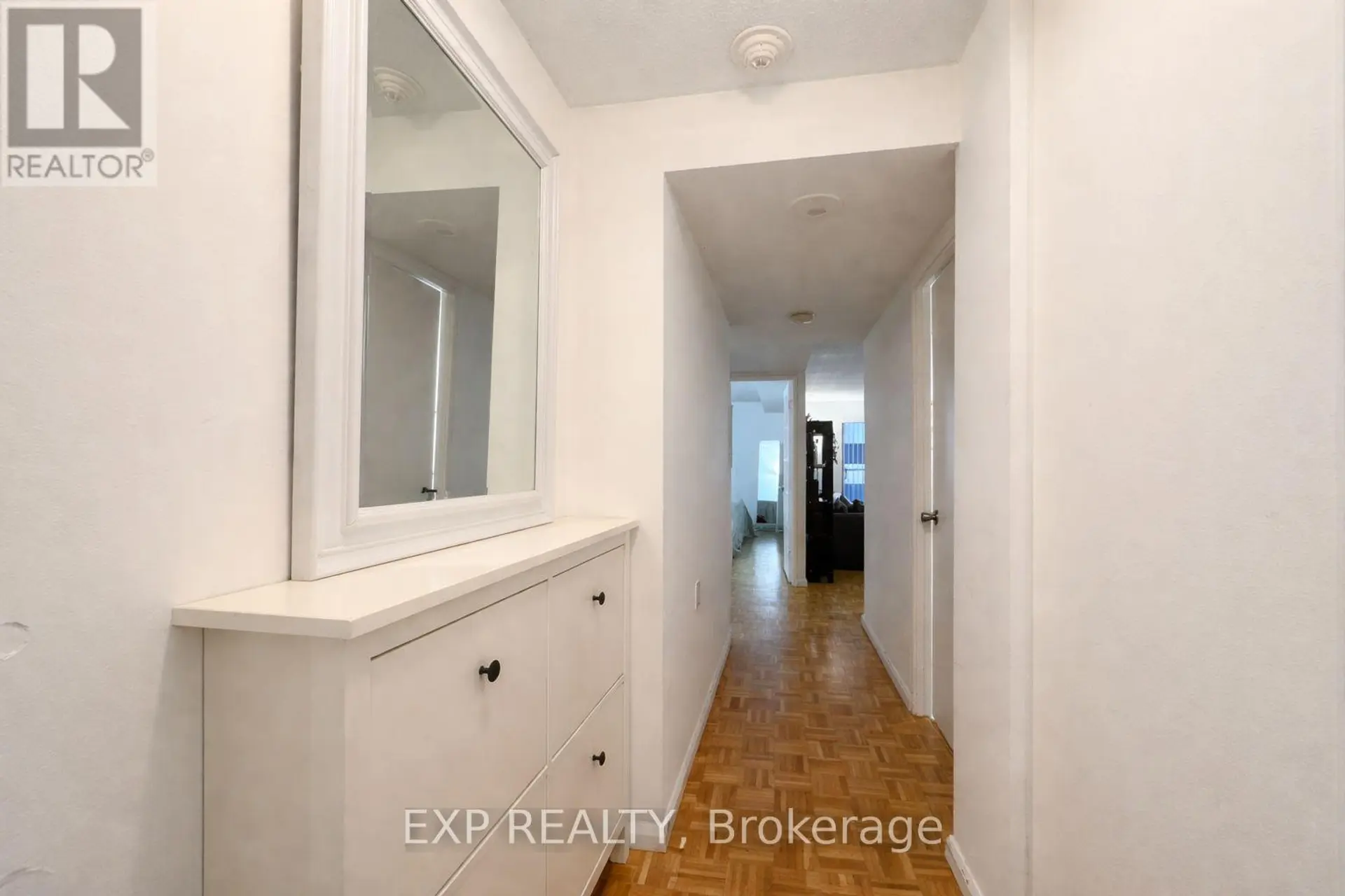 #705 475 LAURIER AVENUE W - Image 2