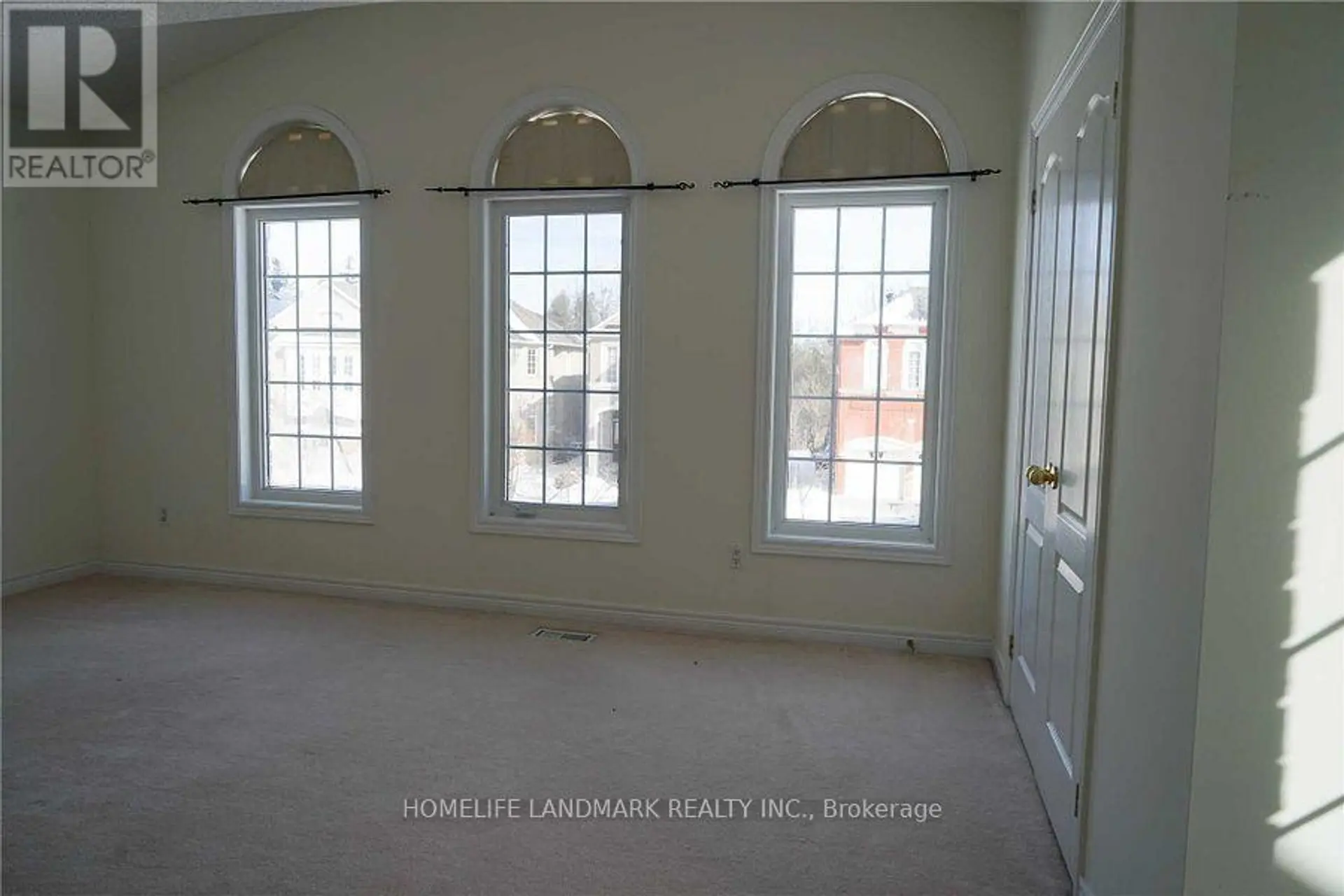 25 LORD  NELSON COURT - Image 11