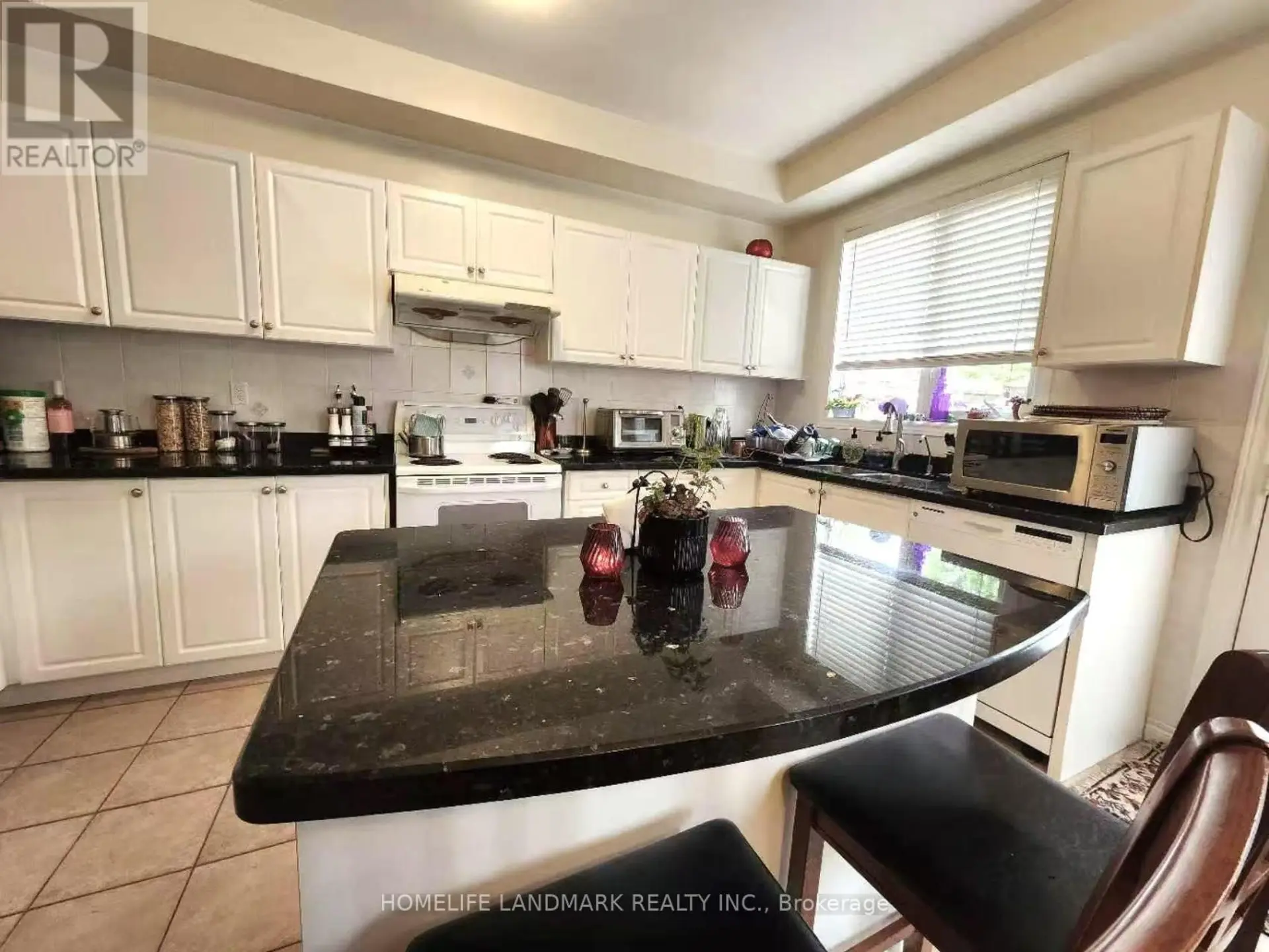 25 LORD  NELSON COURT - Image 8