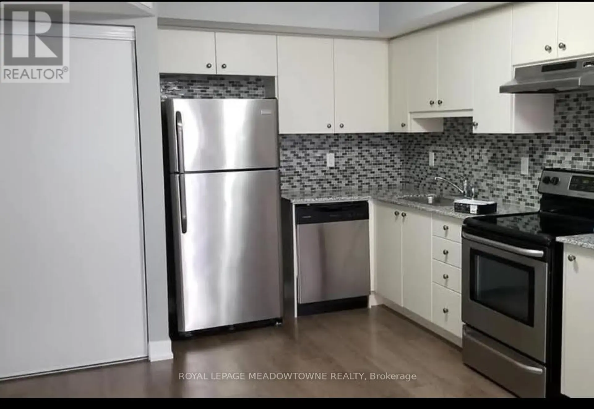 #311 6 DRUMMOND STREET - Image 9