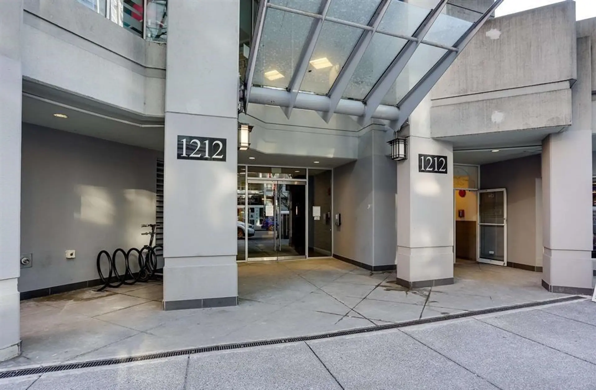 #1504 1212 Howe Street - Image 14