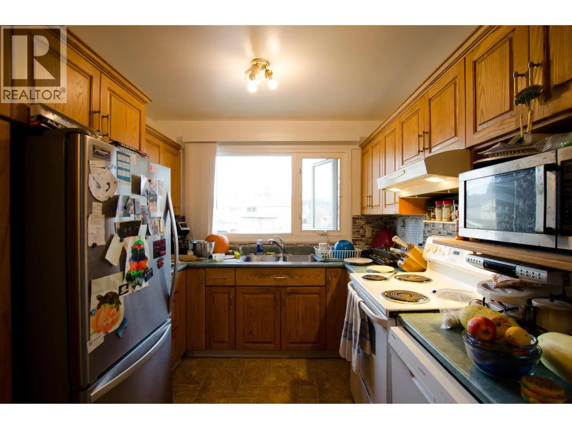 2212 VICTORIA STREET - Image 3