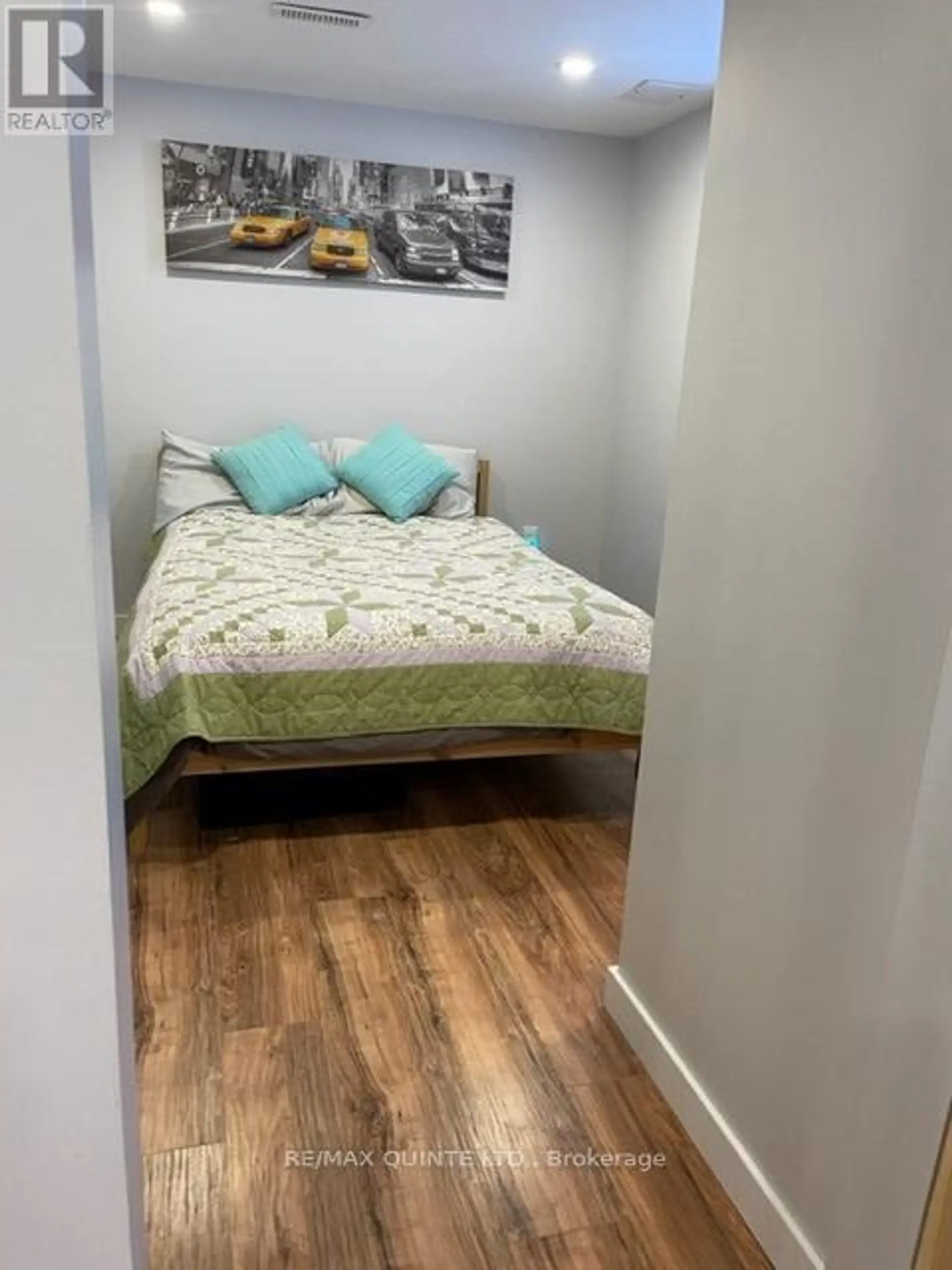 42 FOURTH AVENUE - Image 10