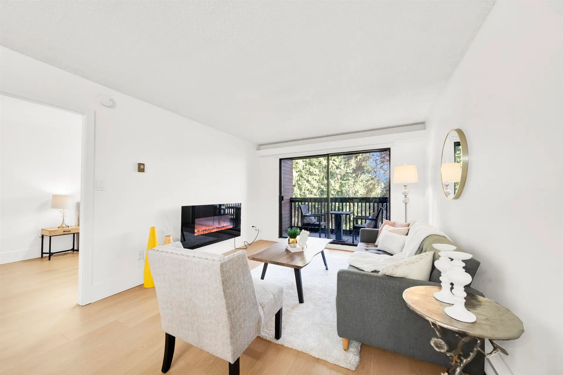 #207 37 Agnes Street - Image 4