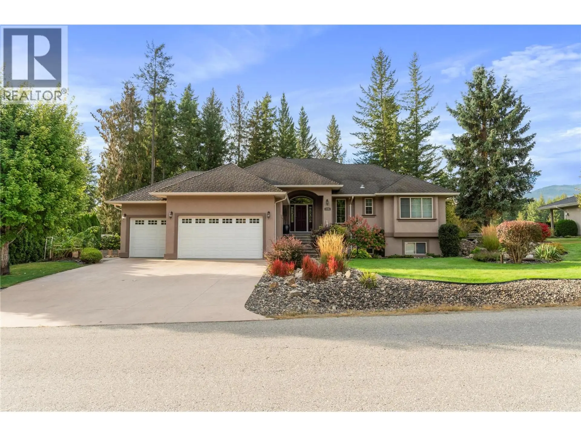 Property at 2706 Golf Course Drive, Blind Bay, BC