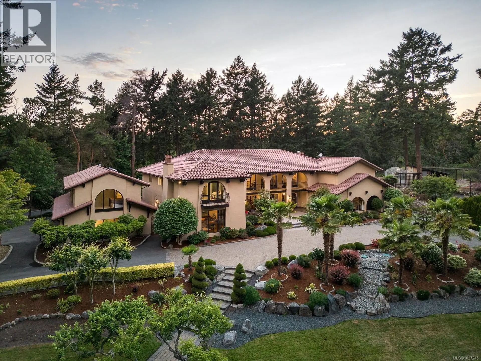 Property at 2495 Shannon Pl, Saanich, BC