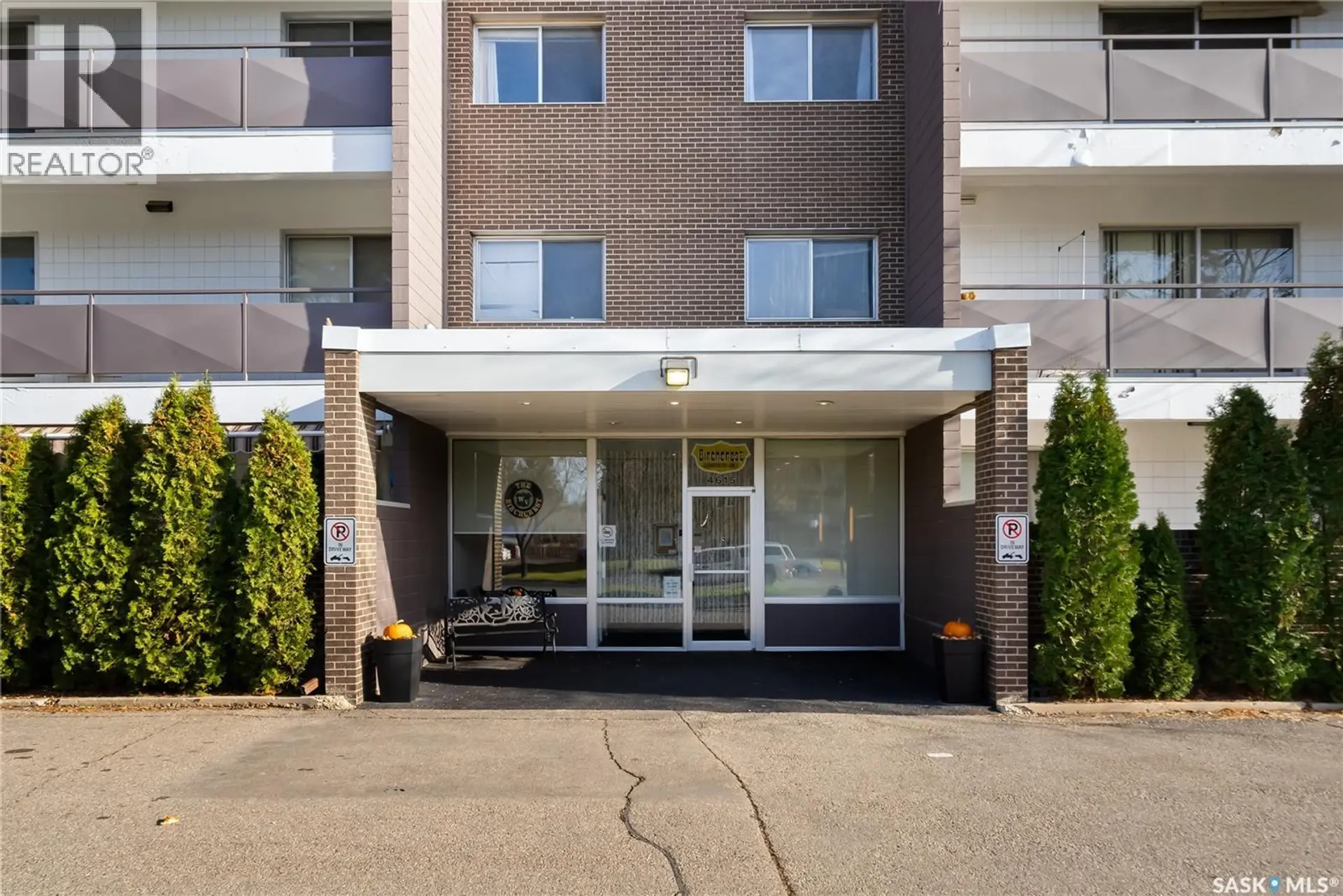 #304 4615 RAE STREET - Image 2