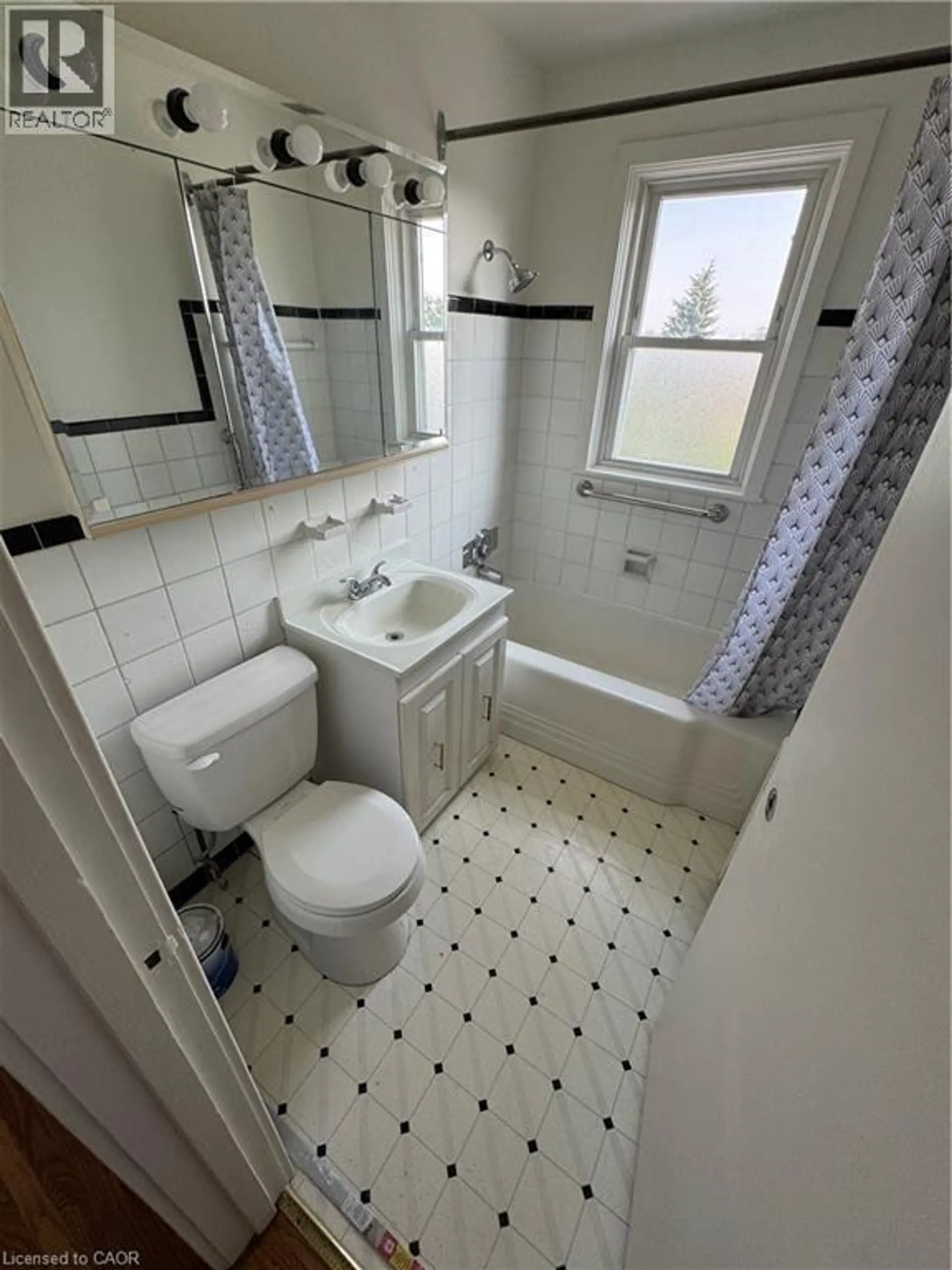 #11 1755 KING STREET - Image 16
