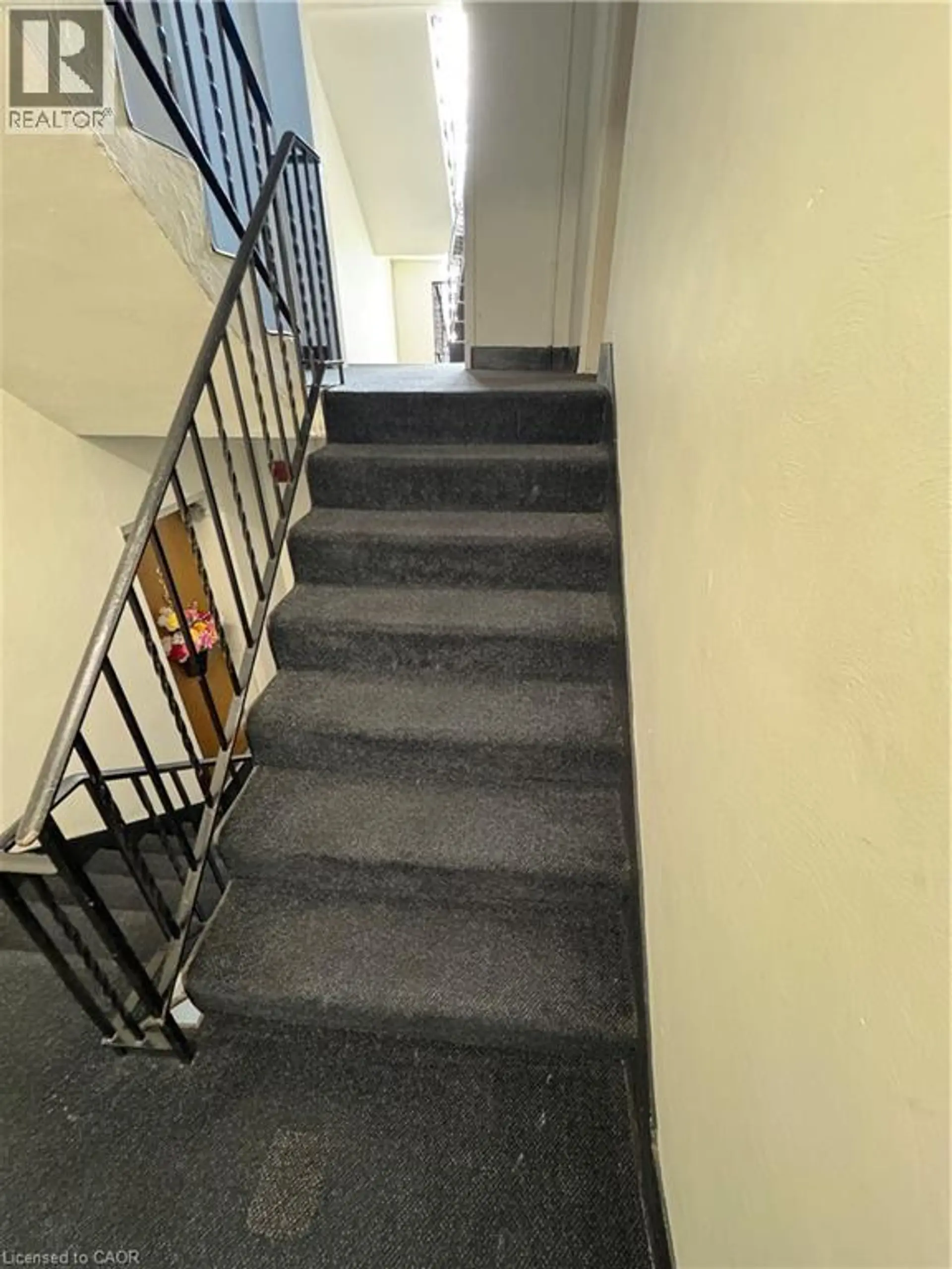 #11 1755 KING STREET - Image 3