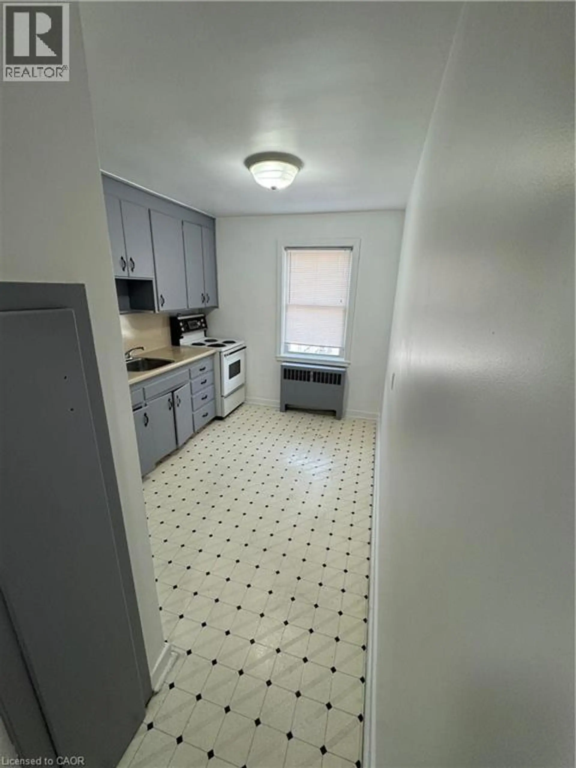 #11 1755 KING STREET - Image 9