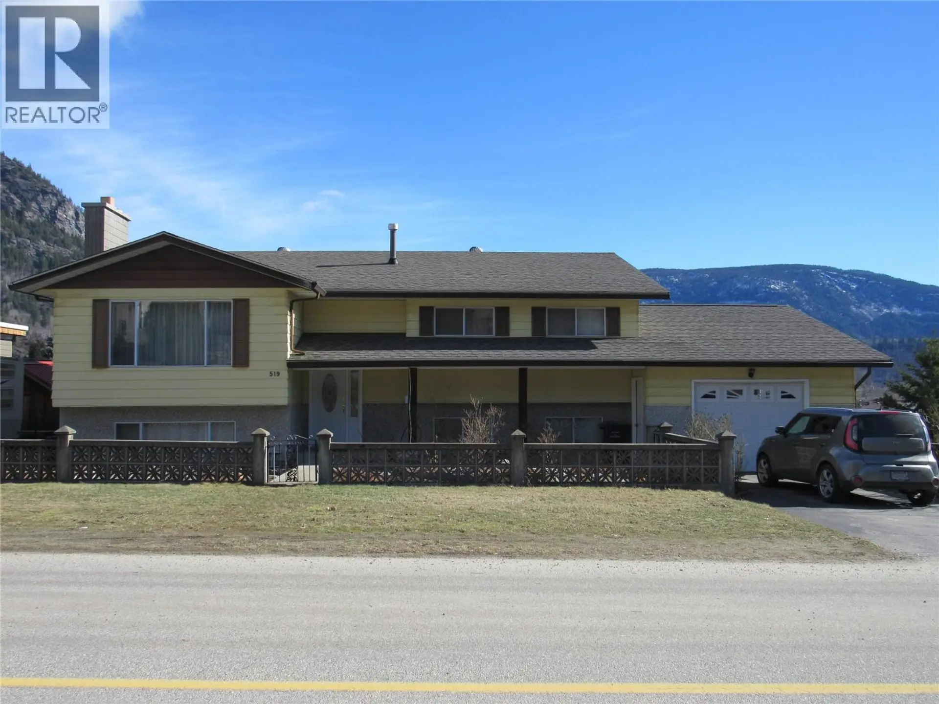 Property at 519 10th Avenue, Castlegar, BC