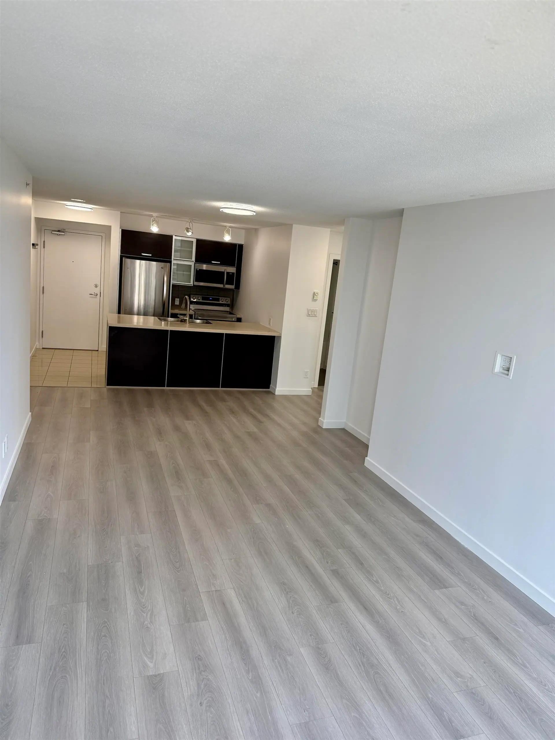 #1602 9981 Whalley Boulevard - Image 6