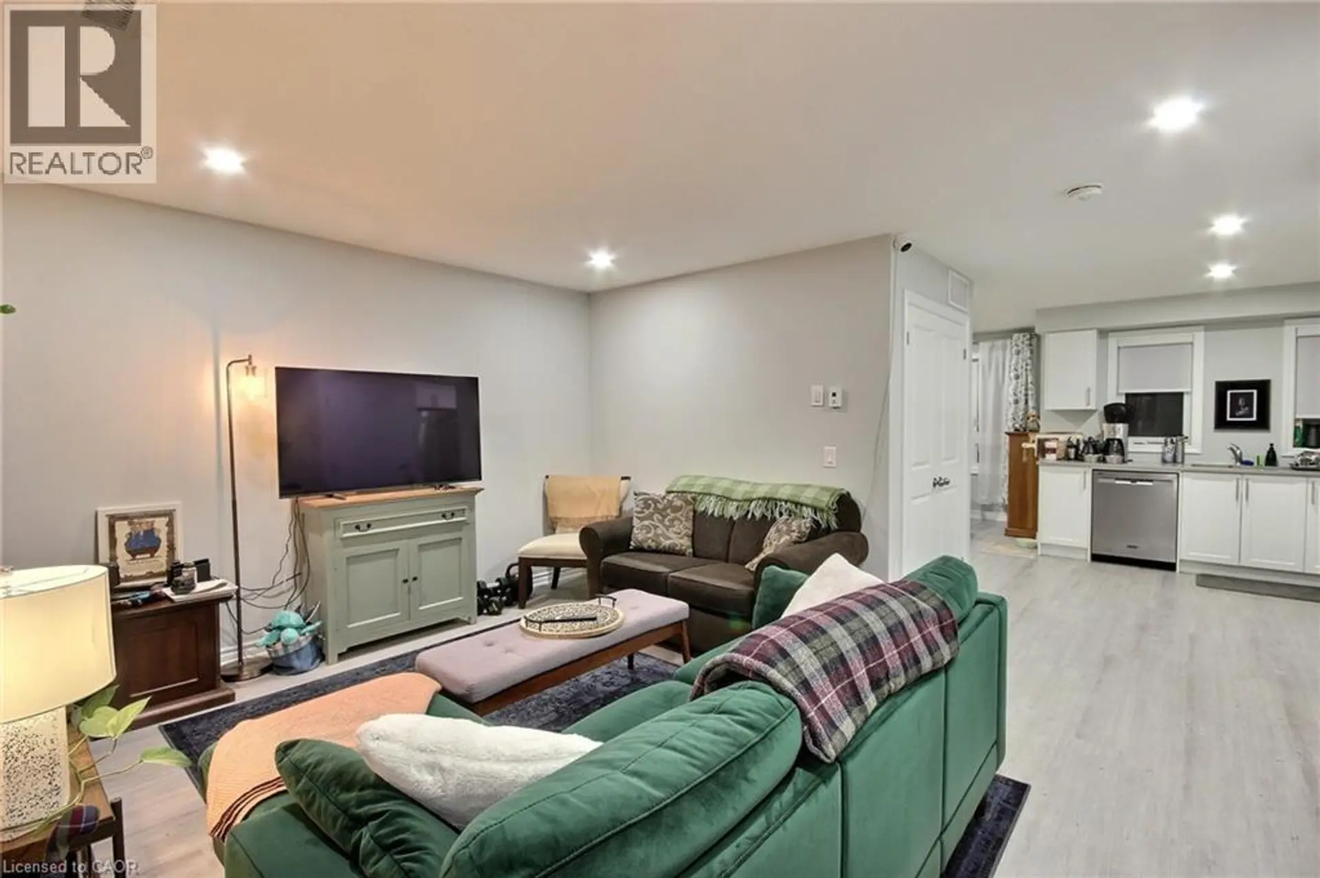 287 CHAPEL HILL Drive - Image 8